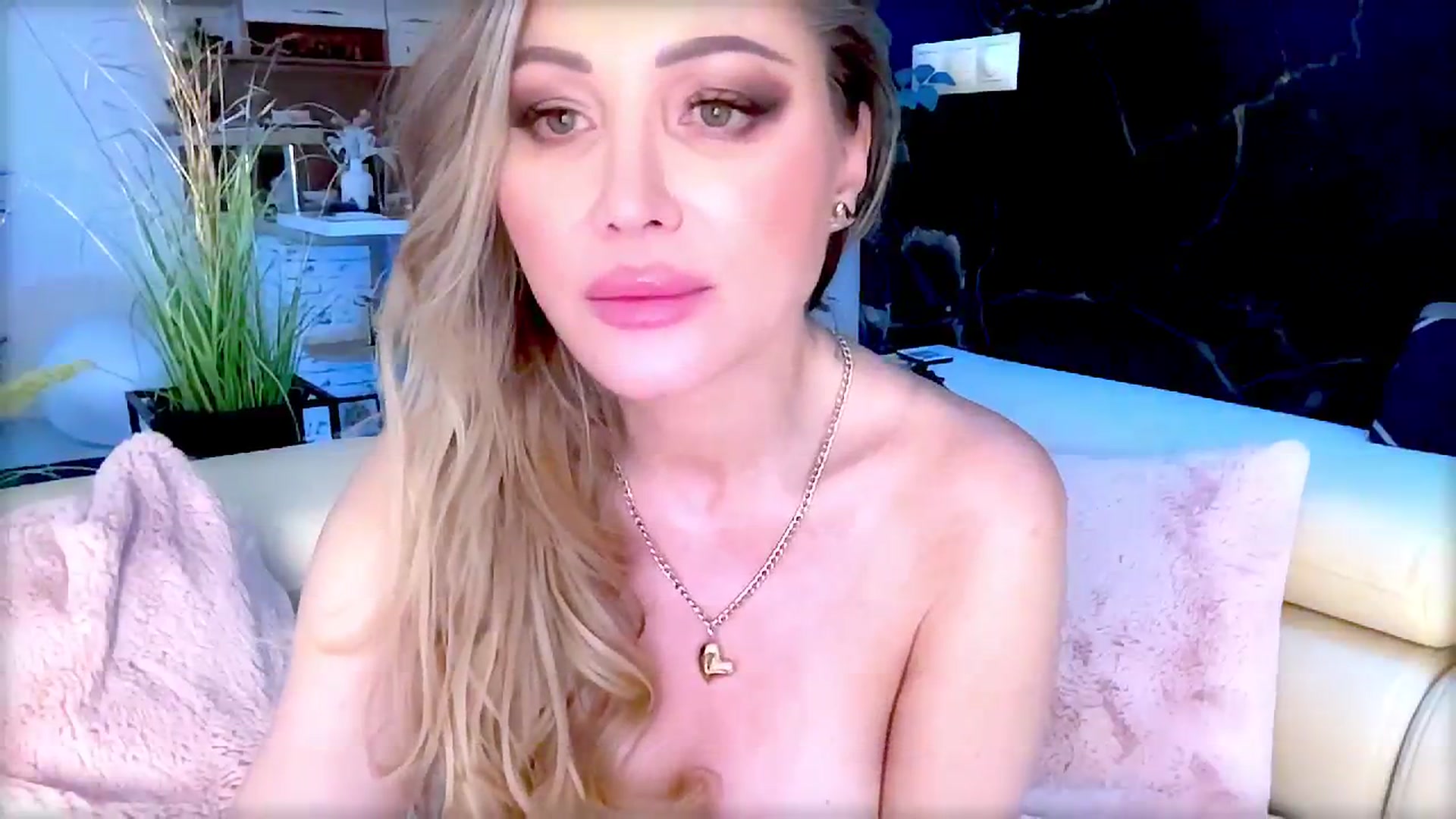 Gallery image thumbnail from Diana_Doll's myfreecams stream on, 06/21/2025, 21:05 image 13 of 20