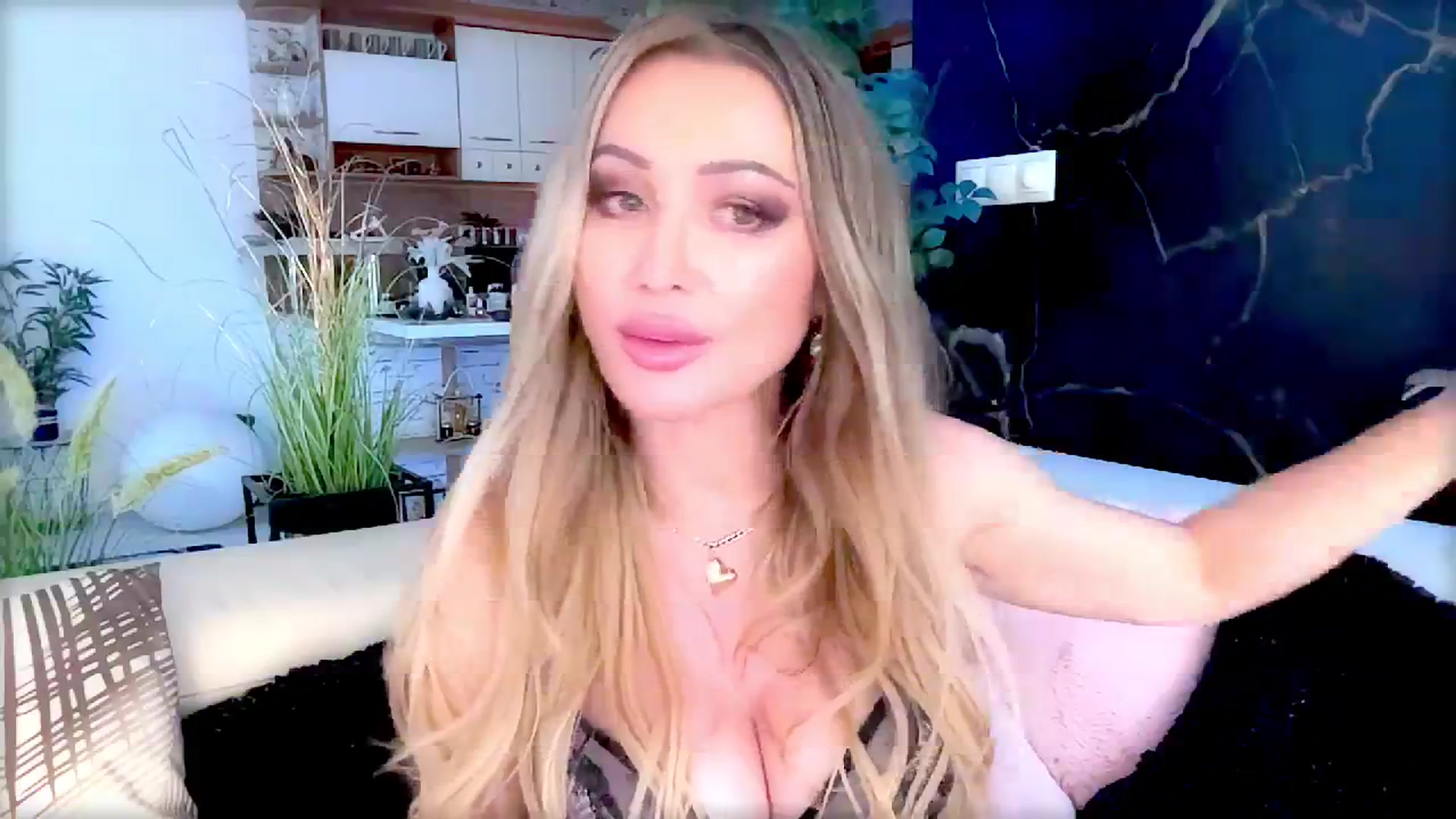 Gallery image thumbnail from Diana_Doll's myfreecams stream on, 06/28/2025, 17:28 image 6 of 20