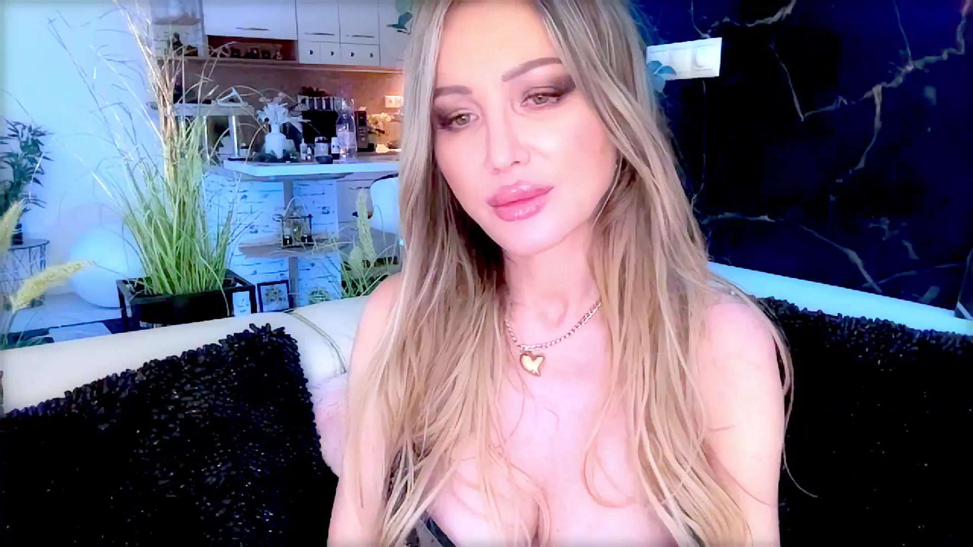 Gallery image thumbnail from Diana_Doll's myfreecams stream on, 06/28/2025, 20:58 image 18 of 20