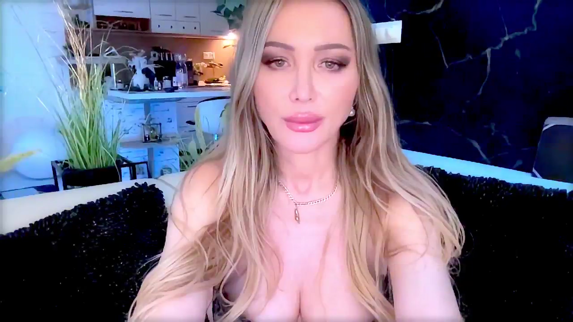 Gallery image thumbnail from Diana_Doll's myfreecams stream on, 06/28/2025, 20:58 image 19 of 20