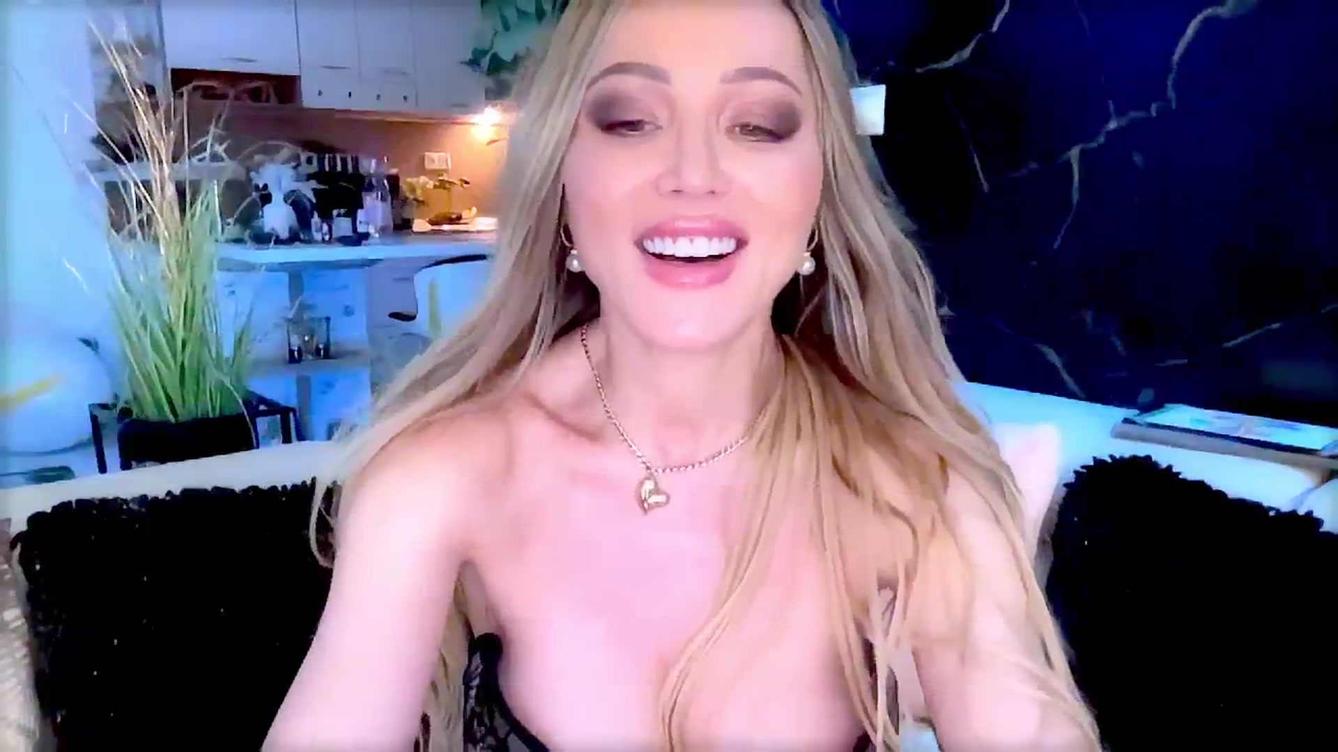 Gallery image thumbnail from Diana_Doll's myfreecams stream on, 06/28/2025, 20:58 image 7 of 20