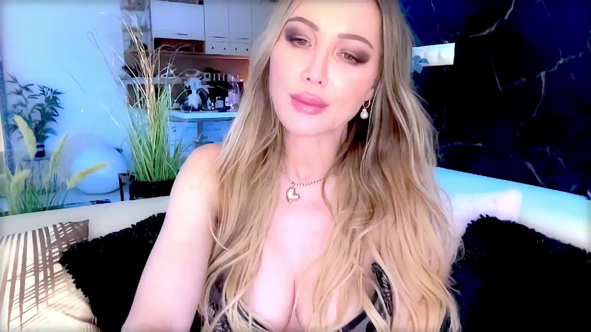 Gallery image thumbnail from Diana_Doll's myfreecams stream on, 06/28/2025, 20:58 image 13 of 20