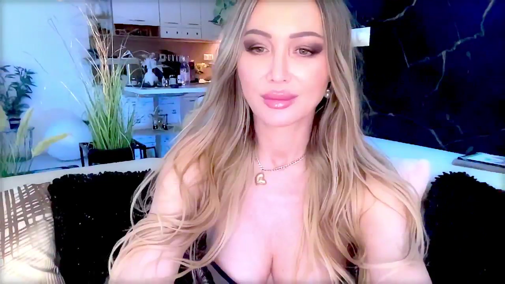 Gallery image thumbnail from Diana_Doll's myfreecams stream on, 06/28/2025, 20:58 image 5 of 20