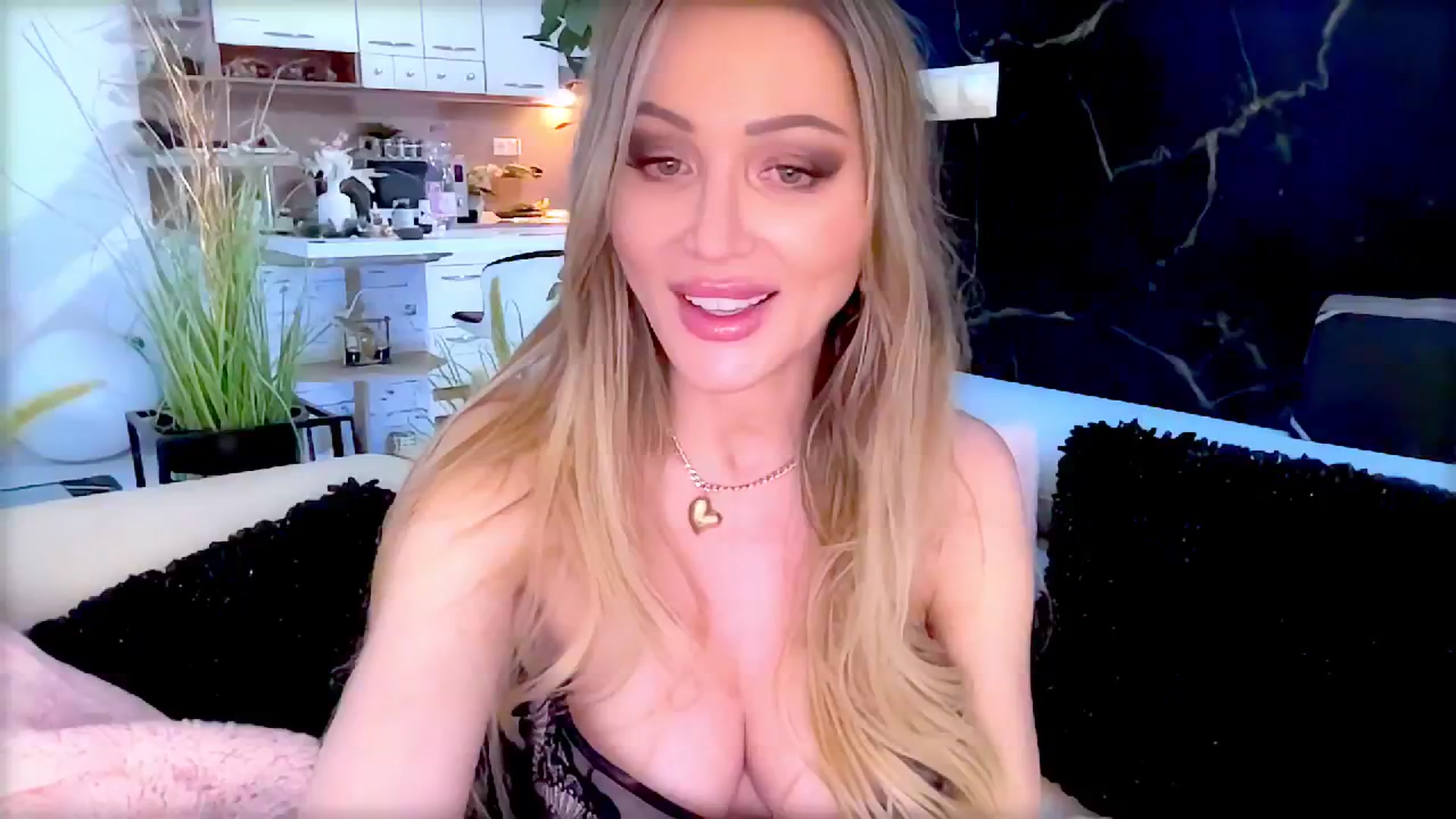 Gallery image thumbnail from Diana_Doll's myfreecams stream on, 06/28/2025, 22:14 image 11 of 20