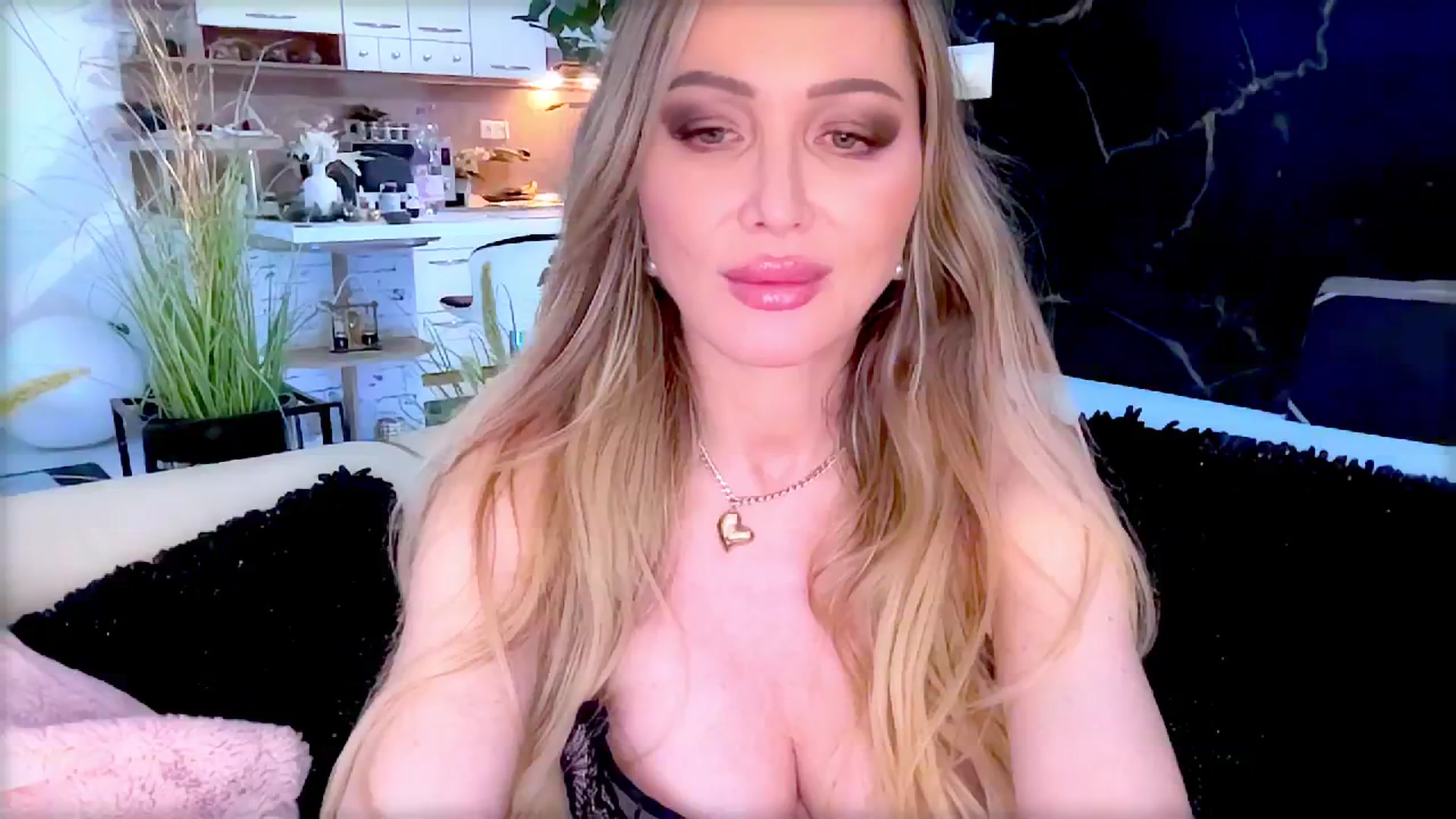 Gallery image thumbnail from Diana_Doll's myfreecams stream on, 06/28/2025, 22:14 image 16 of 20