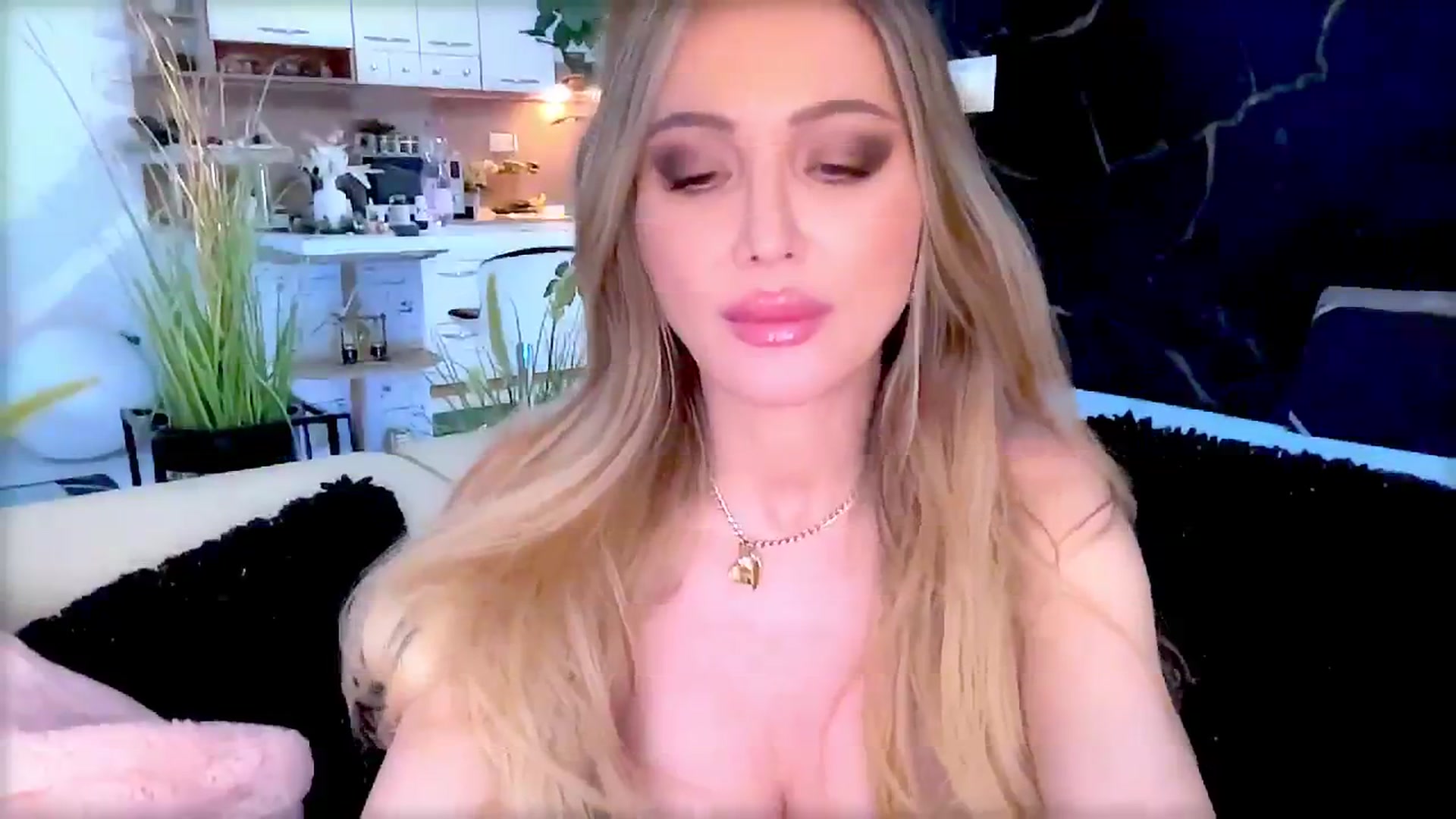 Gallery image thumbnail from Diana_Doll's myfreecams stream on, 06/28/2025, 22:14 image 9 of 20