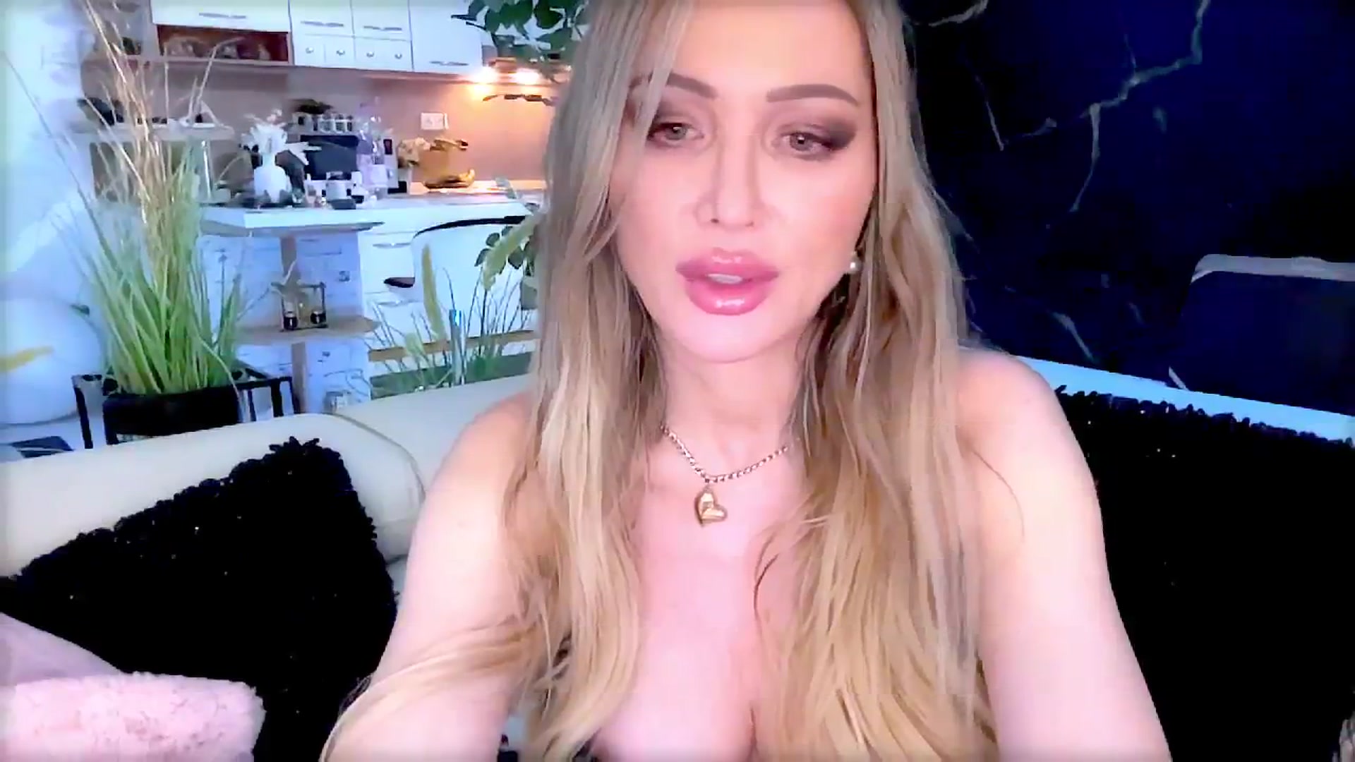 Gallery image thumbnail from Diana_Doll's myfreecams stream on, 06/28/2025, 22:14 image 13 of 20