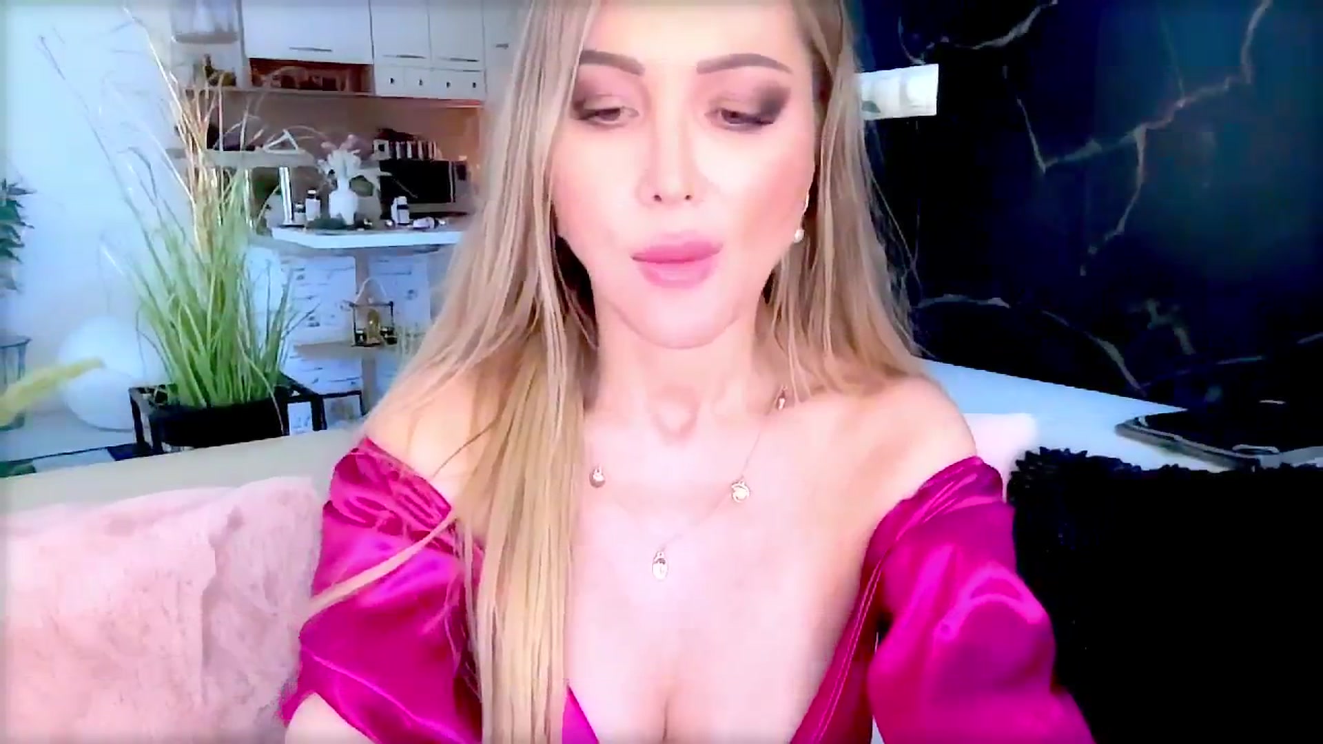 Gallery image thumbnail from Diana_Doll's myfreecams stream on, 06/29/2025, 16:49 image 7 of 20