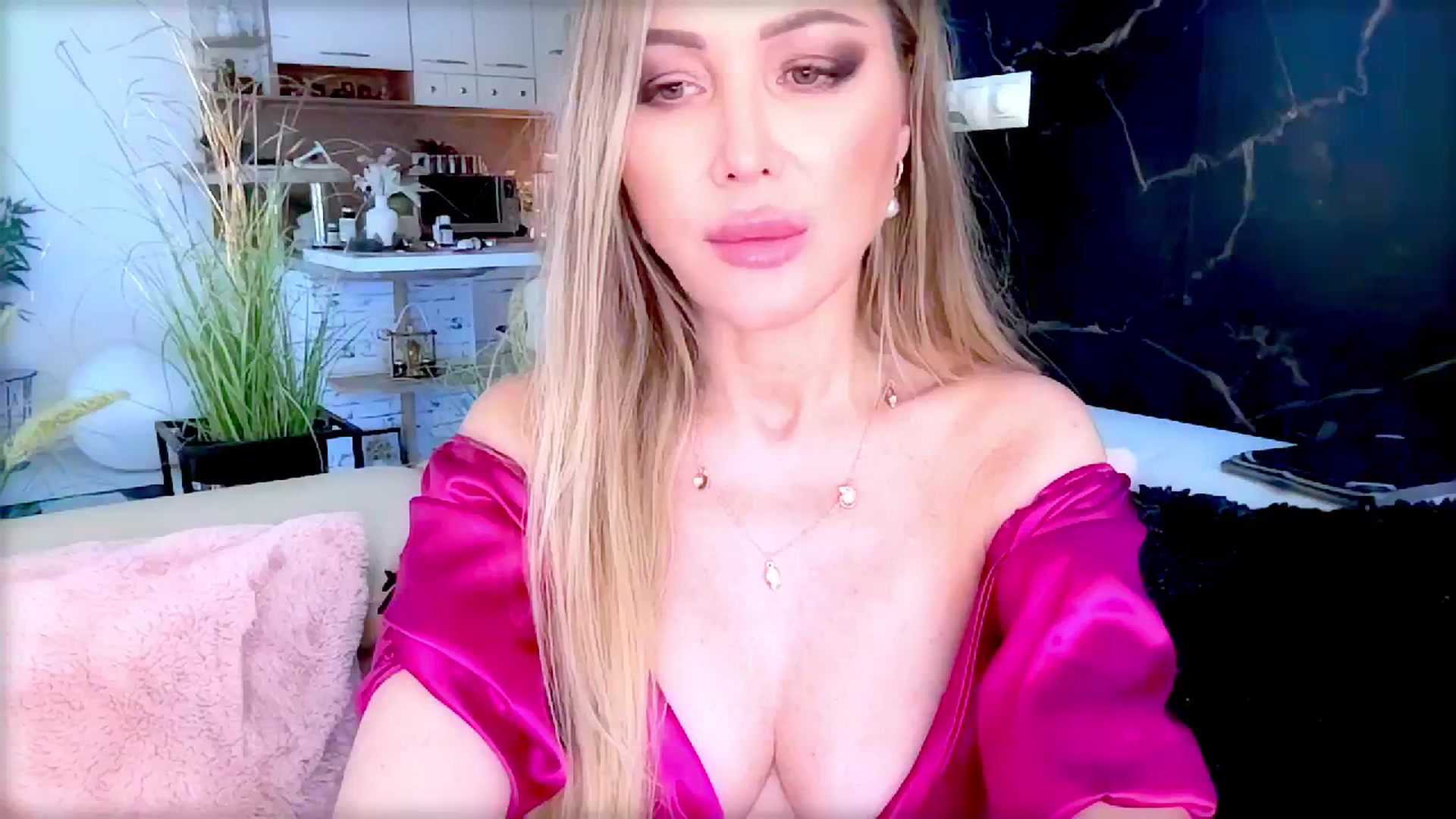 Gallery image thumbnail from Diana_Doll's myfreecams stream on, 06/29/2025, 16:49 image 6 of 20