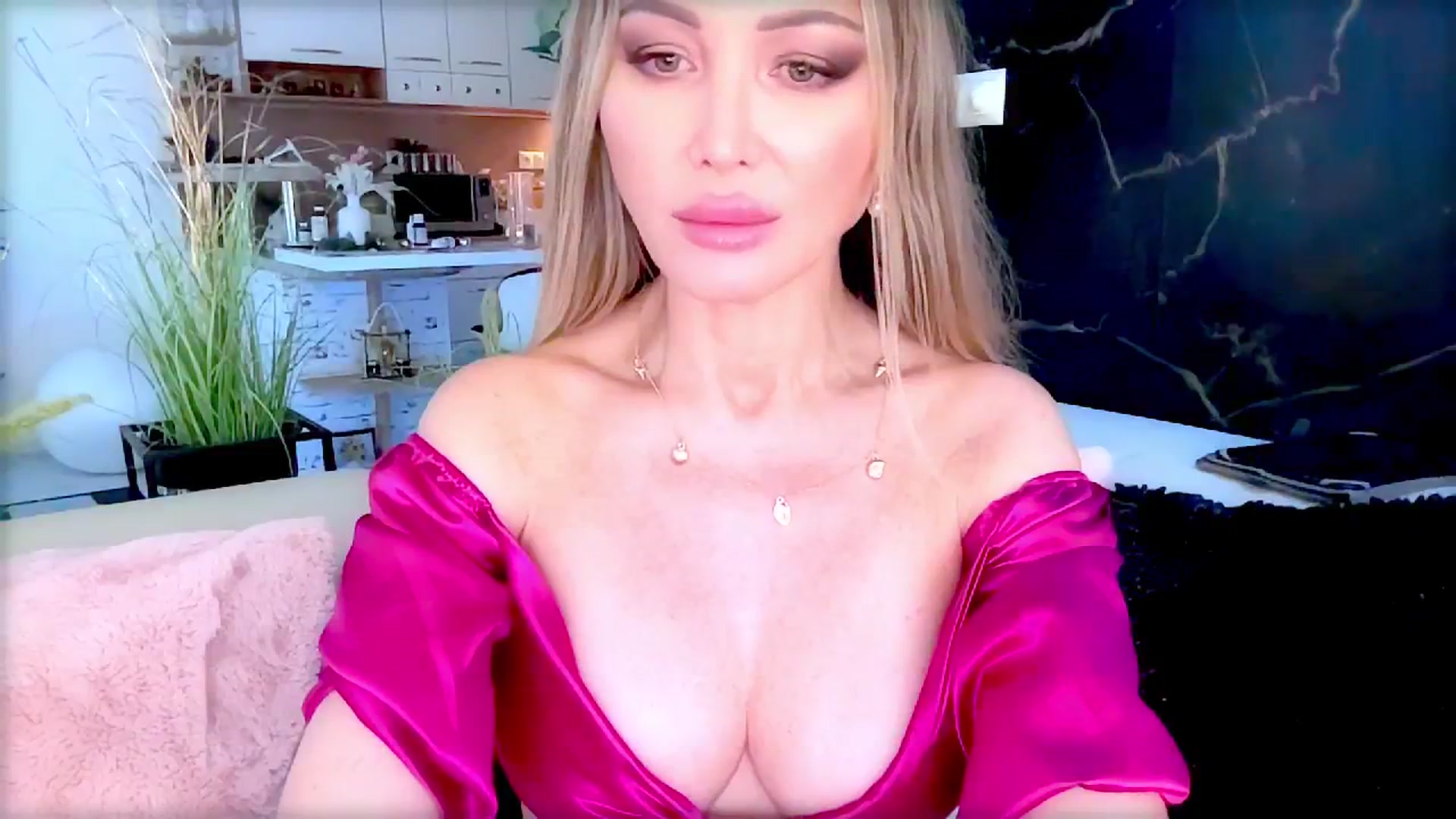 Gallery image thumbnail from Diana_Doll's myfreecams stream on, 06/29/2025, 16:49 image 4 of 20
