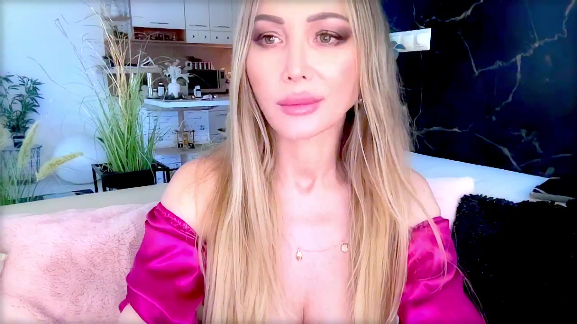 Gallery image thumbnail from Diana_Doll's myfreecams stream on, 06/29/2025, 16:49 image 17 of 20