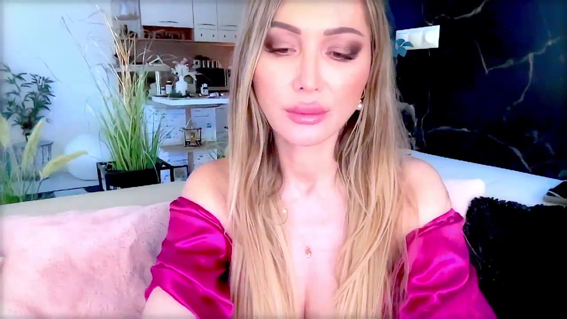 Gallery image thumbnail from Diana_Doll's myfreecams stream on, 06/29/2025, 16:49 image 19 of 20