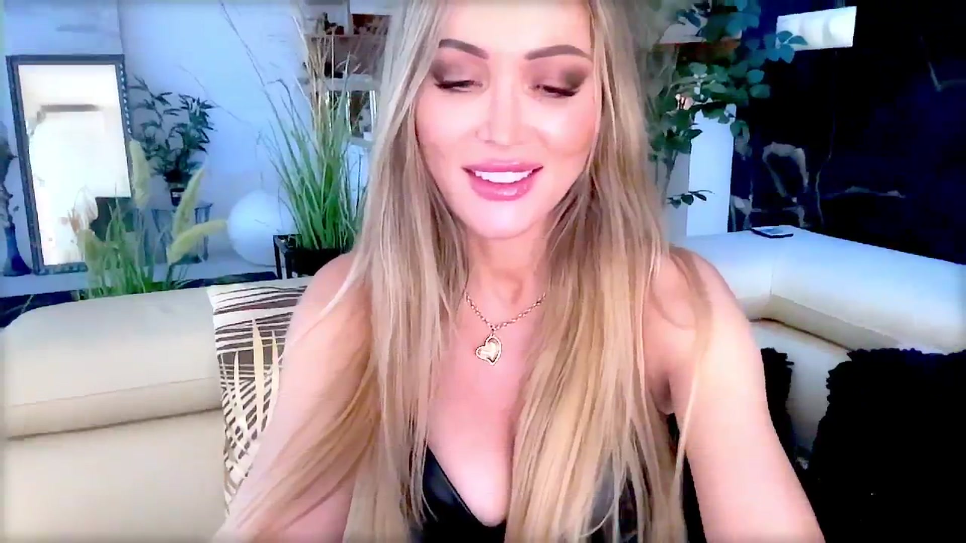 Gallery image thumbnail from Diana_Doll's myfreecams stream on, 07/12/2025, 15:52 image 16 of 20