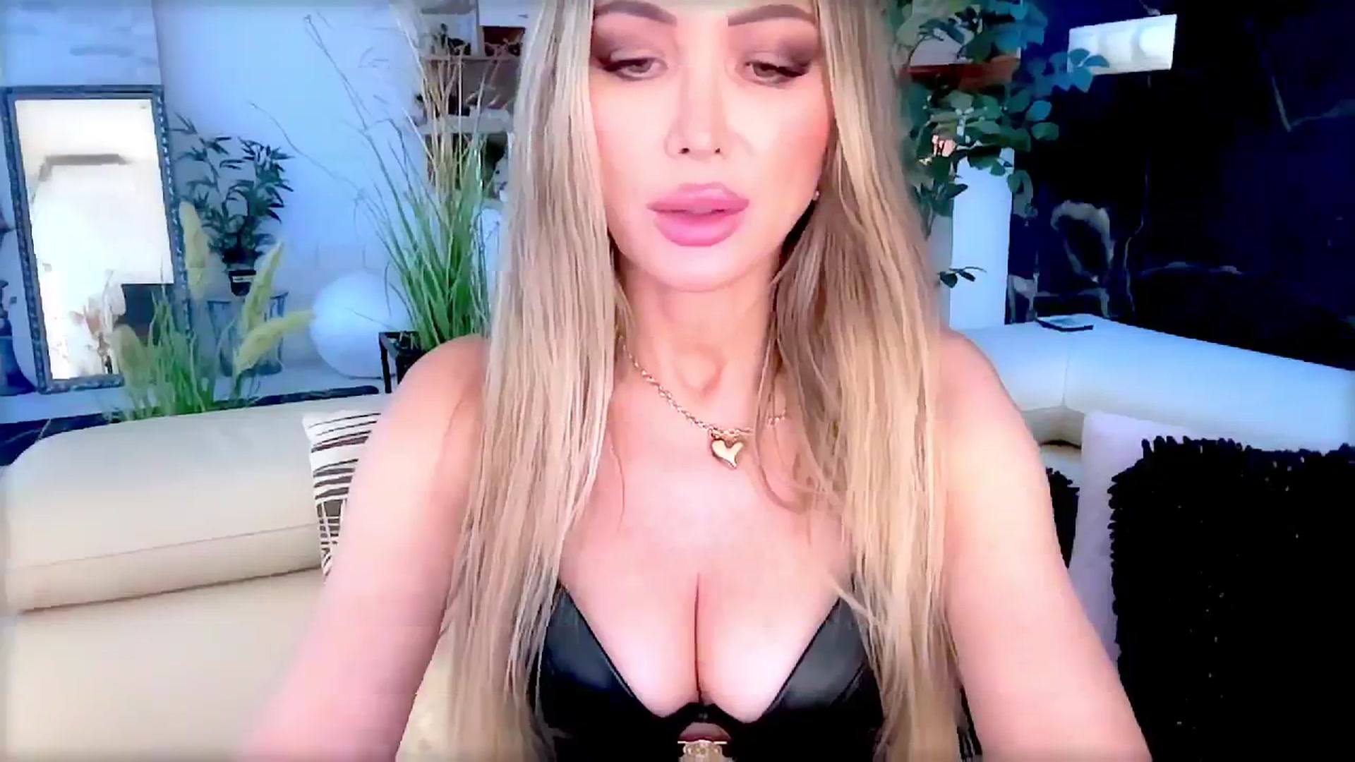 Gallery image thumbnail from Diana_Doll's myfreecams stream on, 07/12/2025, 15:52 image 4 of 20