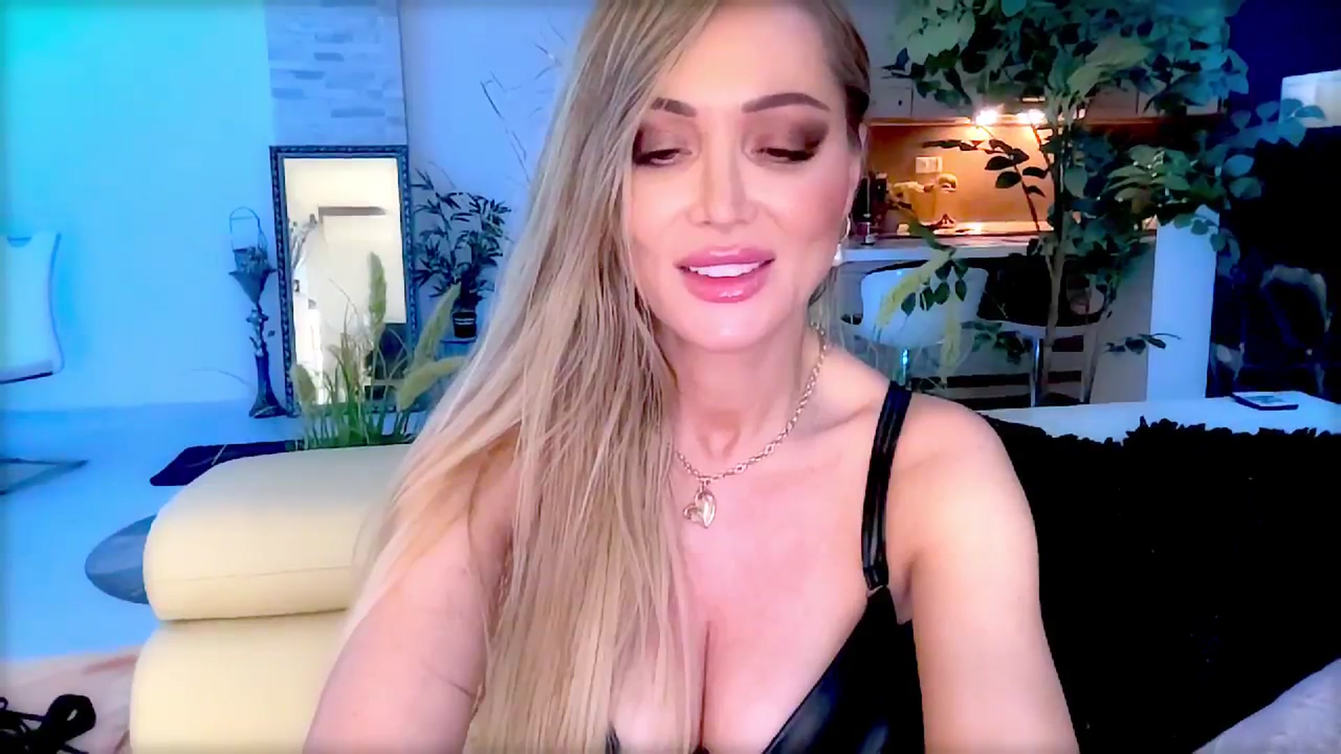 Gallery image thumbnail from Diana_Doll's myfreecams stream on, 07/12/2025, 18:15 image 16 of 20