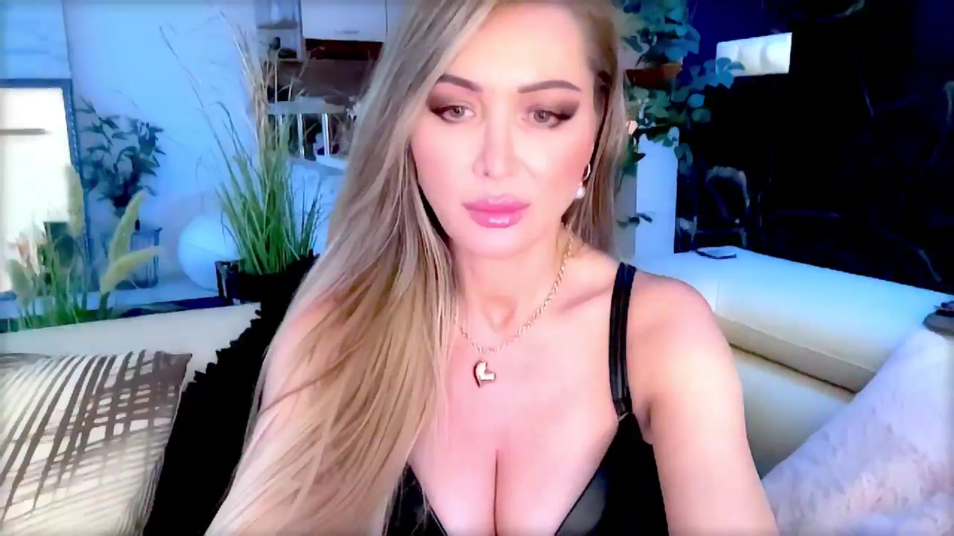 Gallery image thumbnail from Diana_Doll's myfreecams stream on, 07/12/2025, 18:15 image 2 of 20