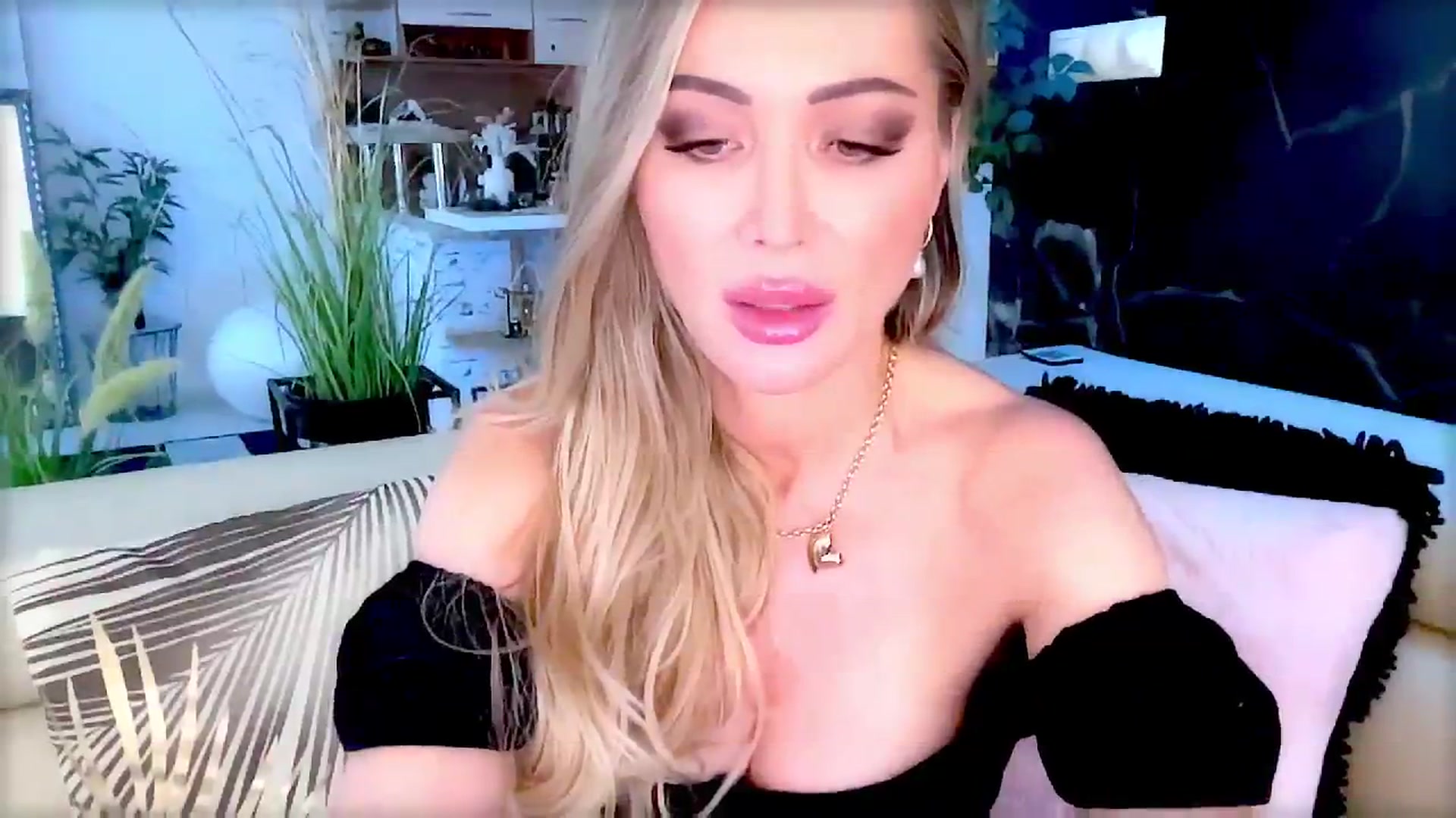 Gallery image thumbnail from Diana_Doll's myfreecams stream on, 07/13/2025, 14:43 image 3 of 20