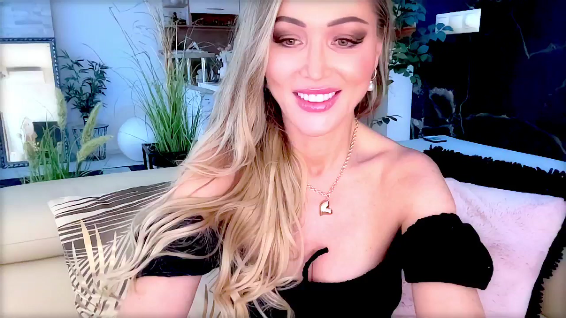 Gallery image thumbnail from Diana_Doll's myfreecams stream on, 07/13/2025, 14:43 image 1 of 20