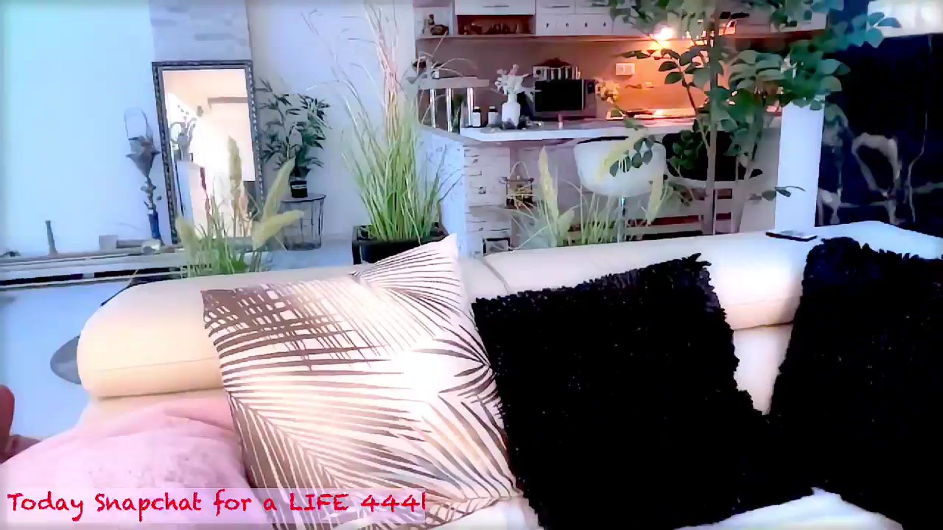 Gallery image thumbnail from Diana_Doll's myfreecams stream on, 08/17/2025, 16:14 image 20 of 20