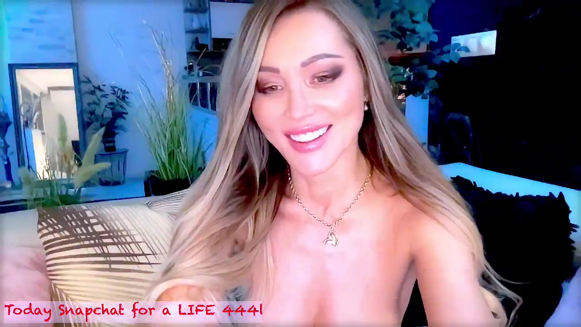 Gallery image thumbnail from Diana_Doll's myfreecams stream on, 08/17/2025, 19:47 image 15 of 20