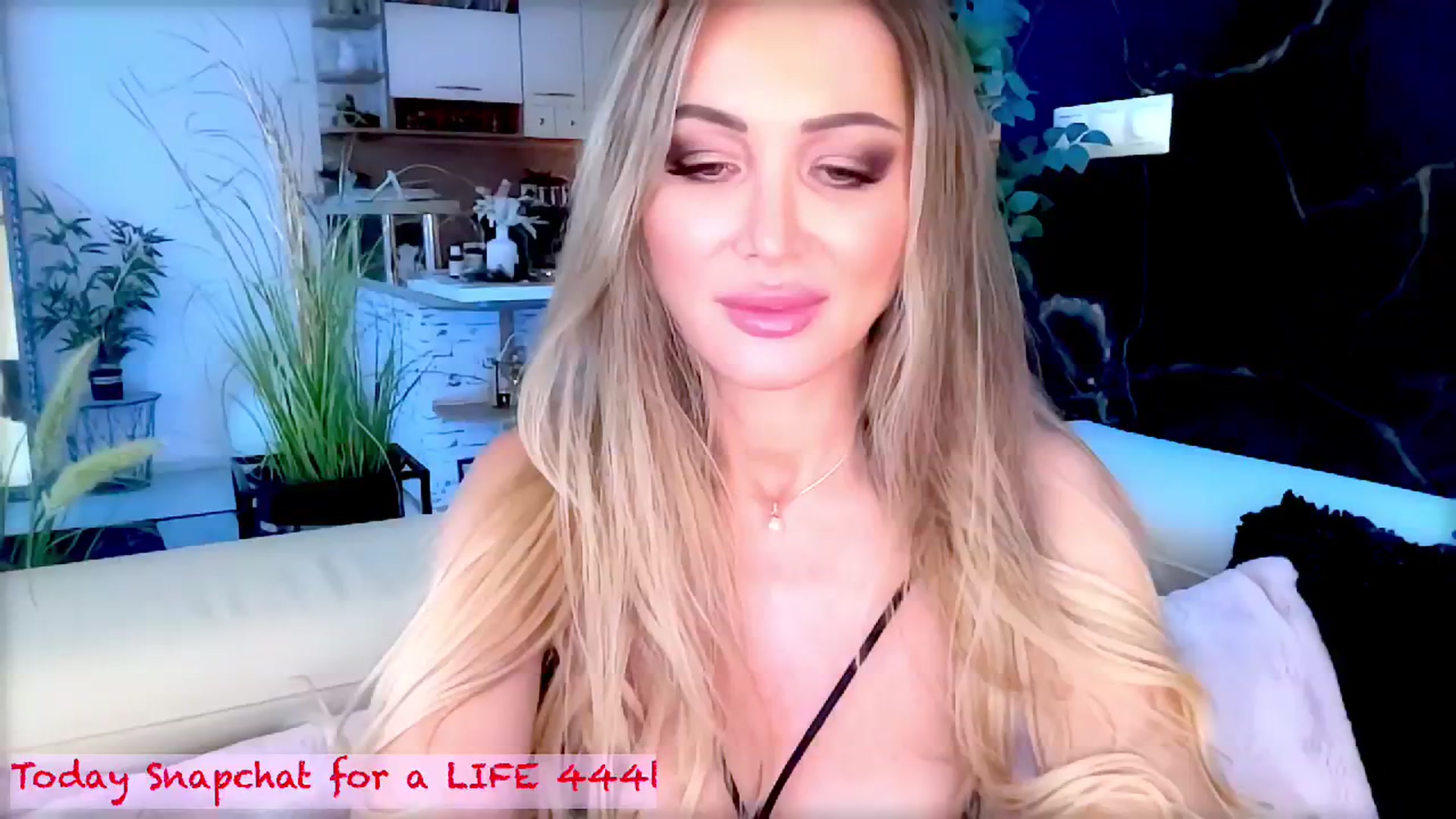Gallery image thumbnail from Diana_Doll's myfreecams stream on, 08/23/2025, 17:23 image 17 of 20