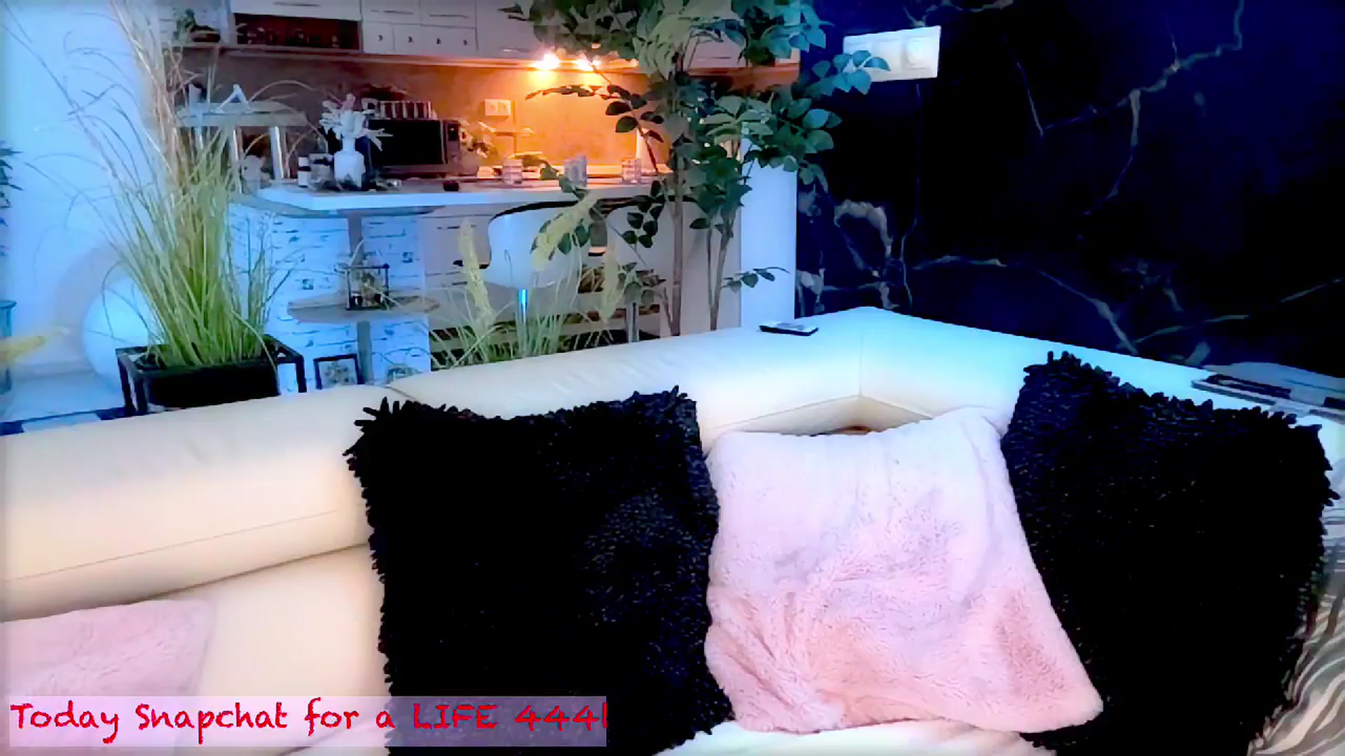 Gallery image thumbnail from Diana_Doll's myfreecams stream on, 08/23/2025, 18:13 image 3 of 20