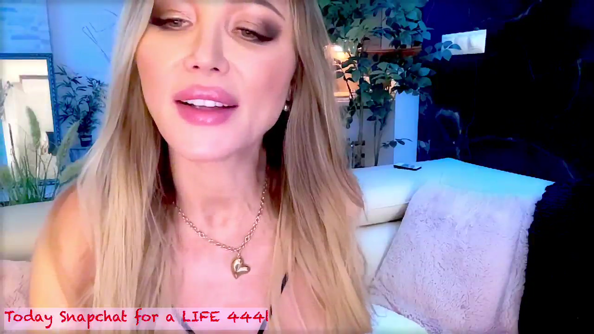 Gallery image thumbnail from Diana_Doll's myfreecams stream on, 08/23/2025, 22:59 image 4 of 20