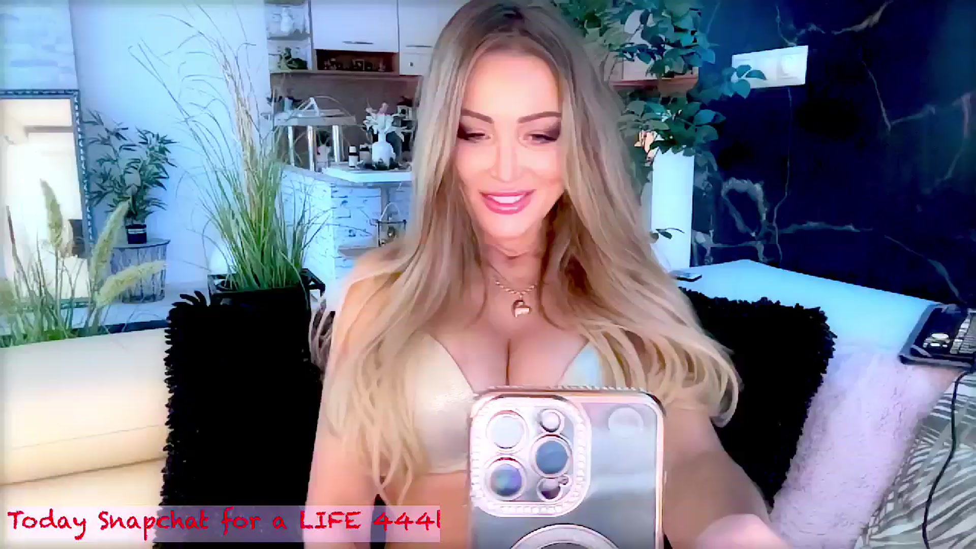 Gallery image thumbnail from Diana_Doll's myfreecams stream on, 08/24/2025, 15:33 image 2 of 20