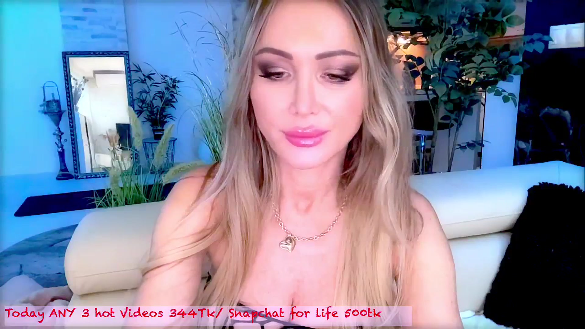 Gallery image thumbnail from Diana_Doll's myfreecams stream on, 08/31/2025, 18:37 image 3 of 20