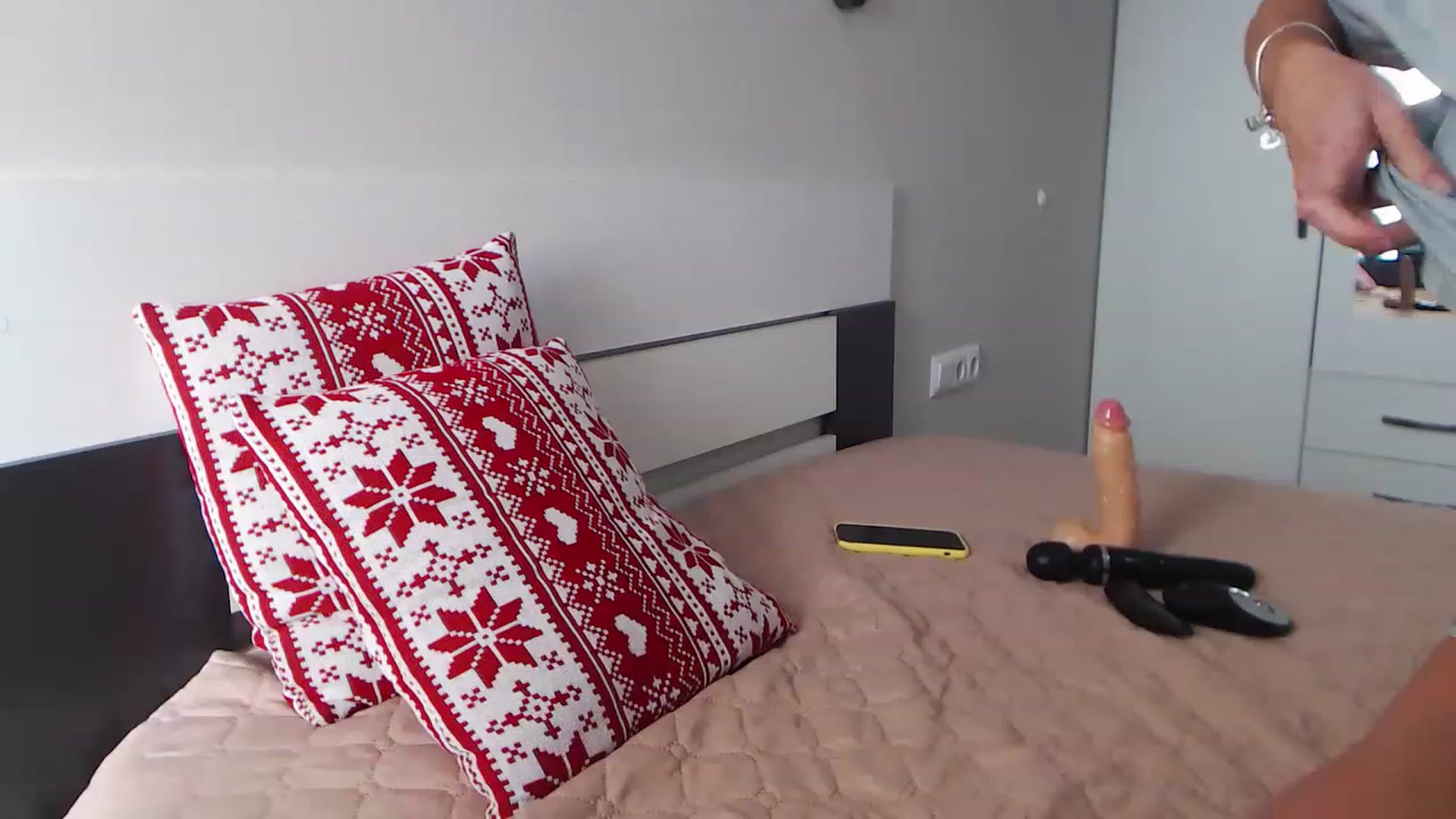 Gallery image thumbnail from Diana_Lambert's myfreecams stream on, 12/17/2022, 11:29 image 3 of 20