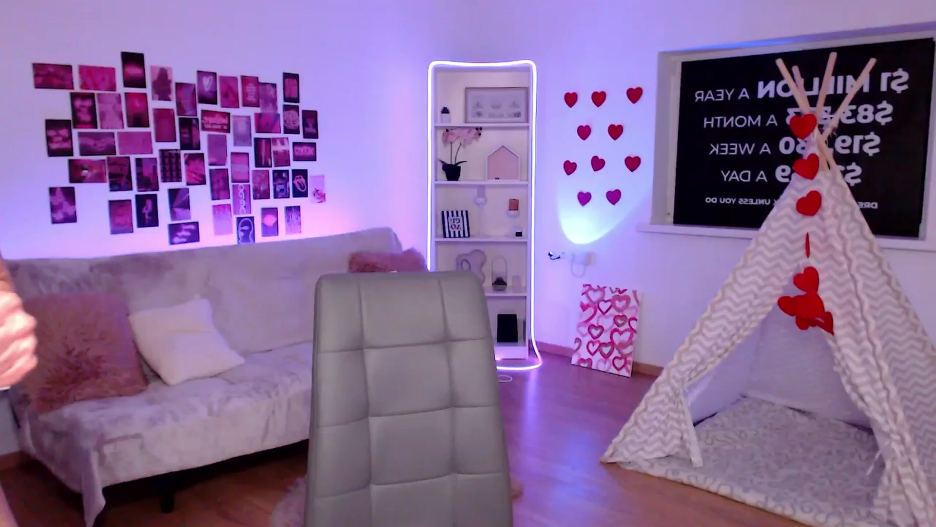 Gallery image thumbnail from Diana_Wow's myfreecams stream on, 09/18/2025, 11:38 image 3 of 20
