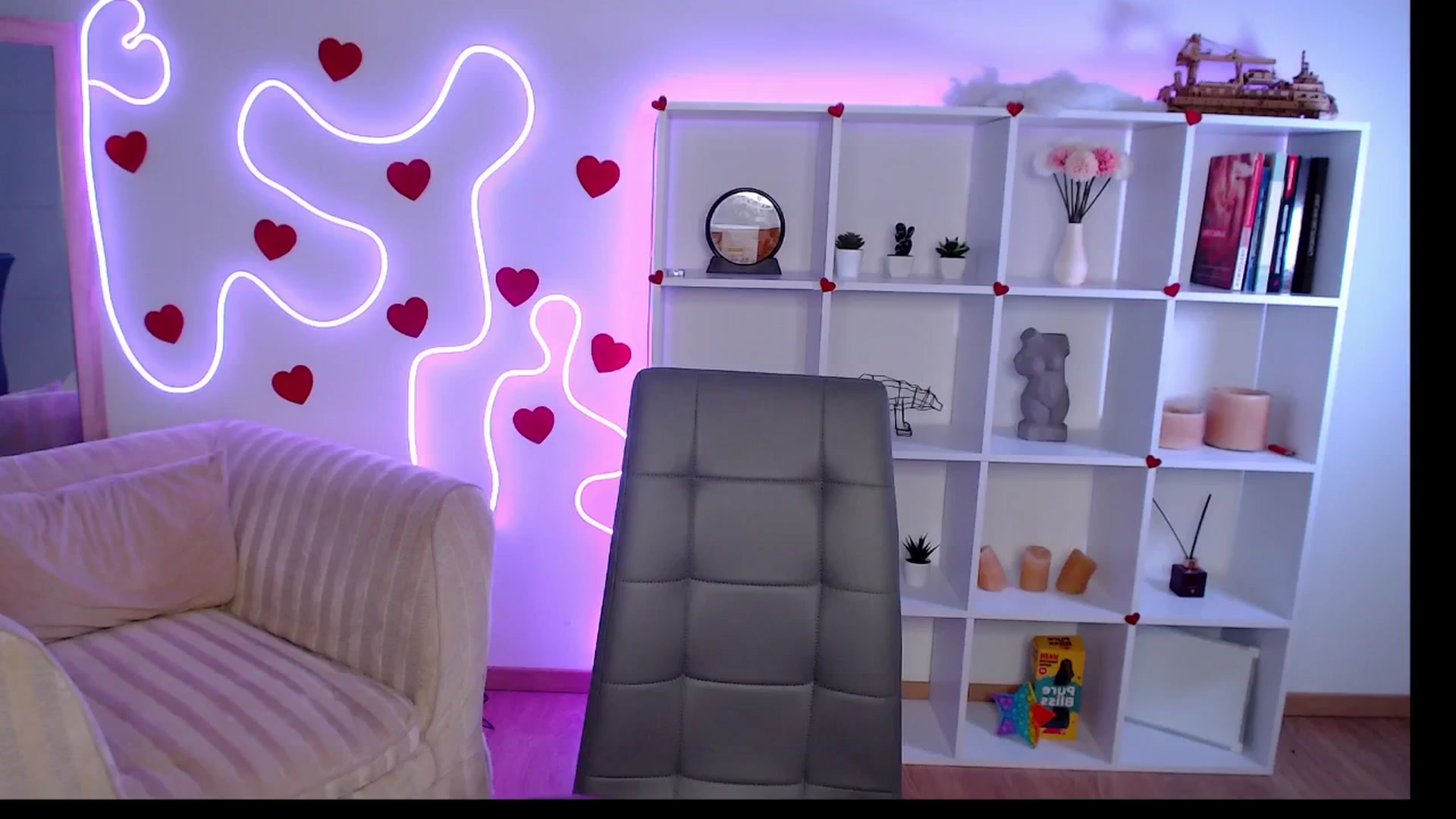 Gallery image thumbnail from Diana_Wow's myfreecams stream on, 09/19/2025, 10:48 image 18 of 20