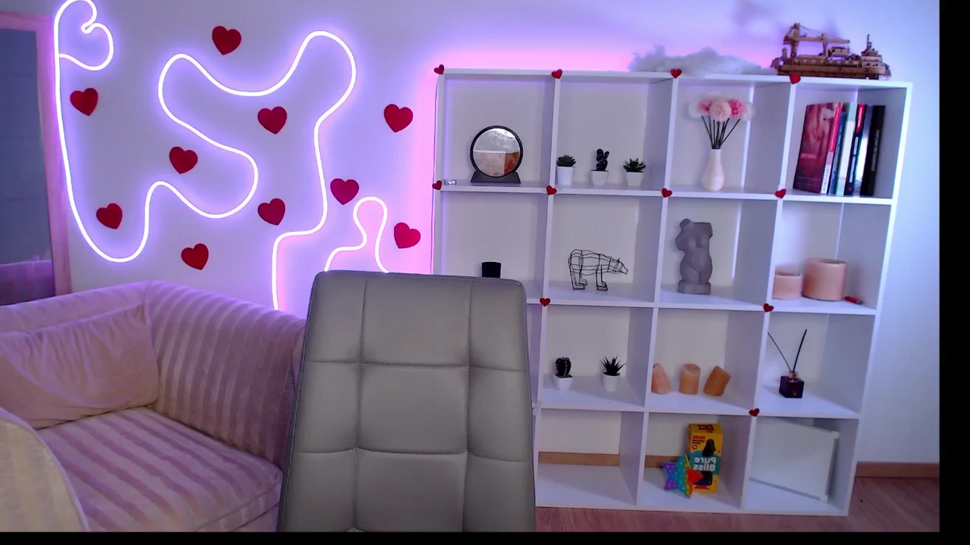 Gallery image thumbnail from Diana_Wow's myfreecams stream on, 09/19/2025, 10:48 image 3 of 20
