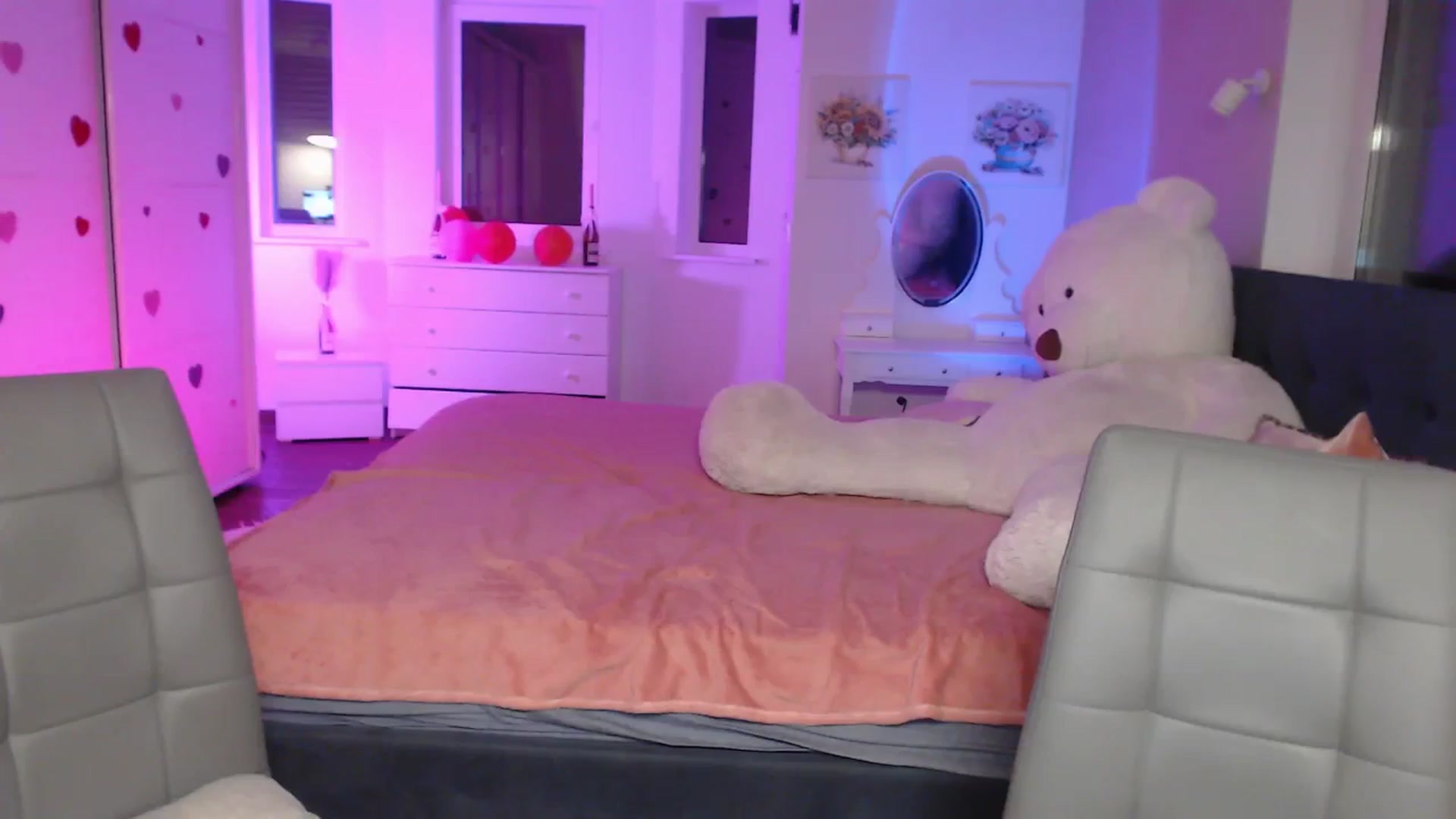 Gallery image thumbnail from Diana_Wow's myfreecams stream on, 10/17/2025, 11:45 image 19 of 20