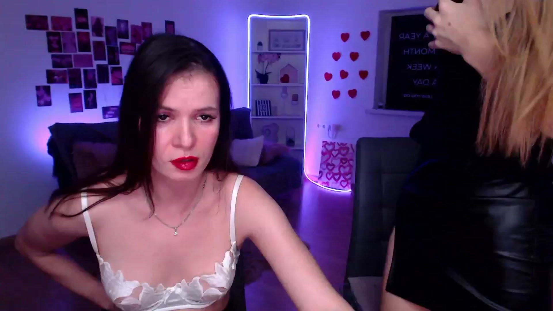 Gallery image thumbnail from Diana_Wow's myfreecams stream on, 12/09/2025, 14:37 image 10 of 20