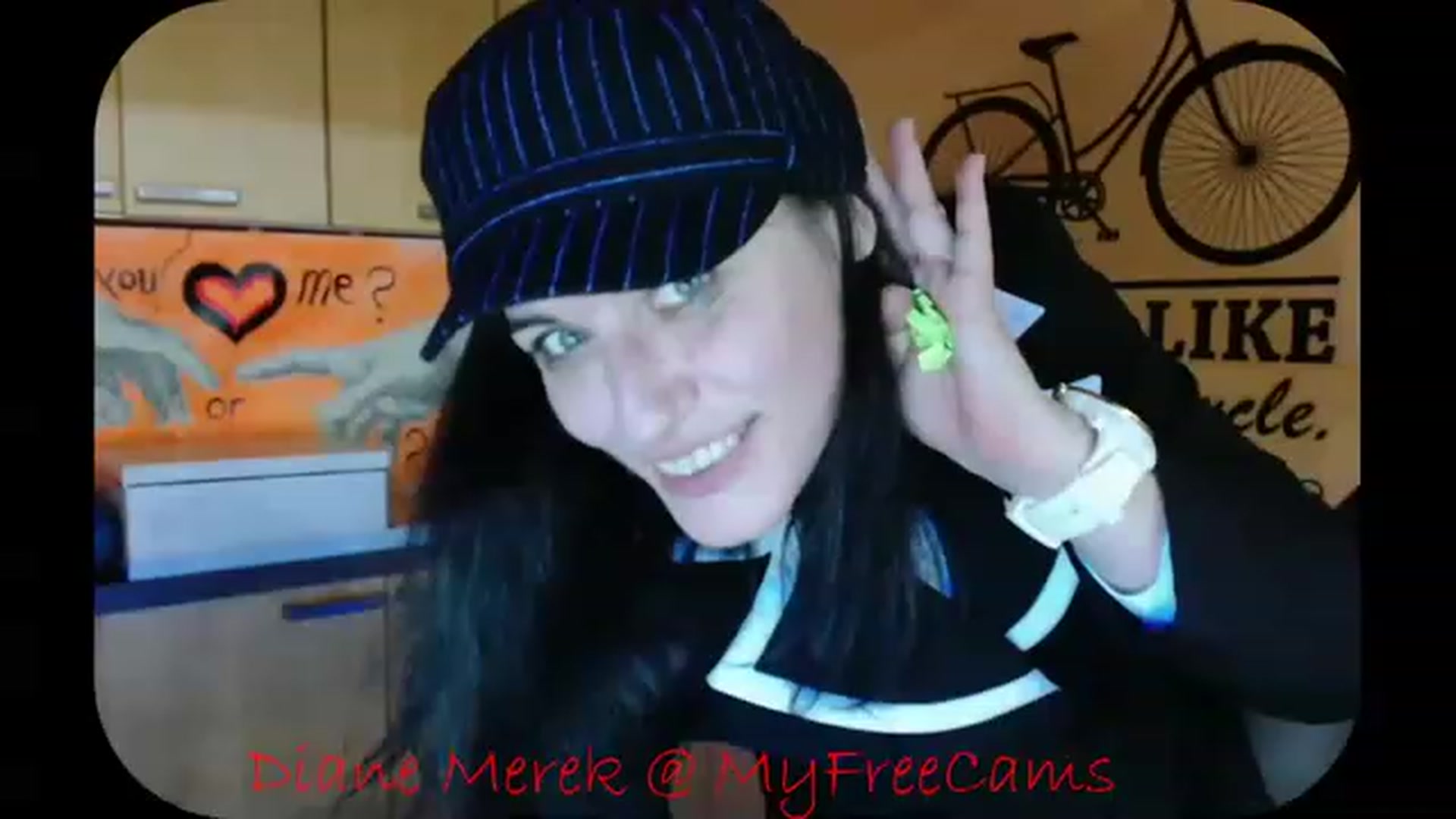 Gallery image thumbnail from DianneMerek's myfreecams stream on, 11/21/2022, 05:09 image 8 of 20