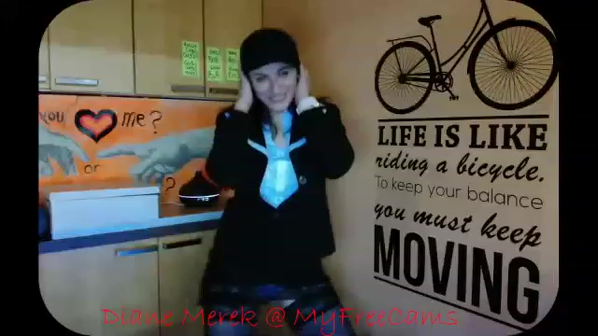 Gallery image thumbnail from DianneMerek's myfreecams stream on, 11/21/2022, 05:09 image 3 of 20