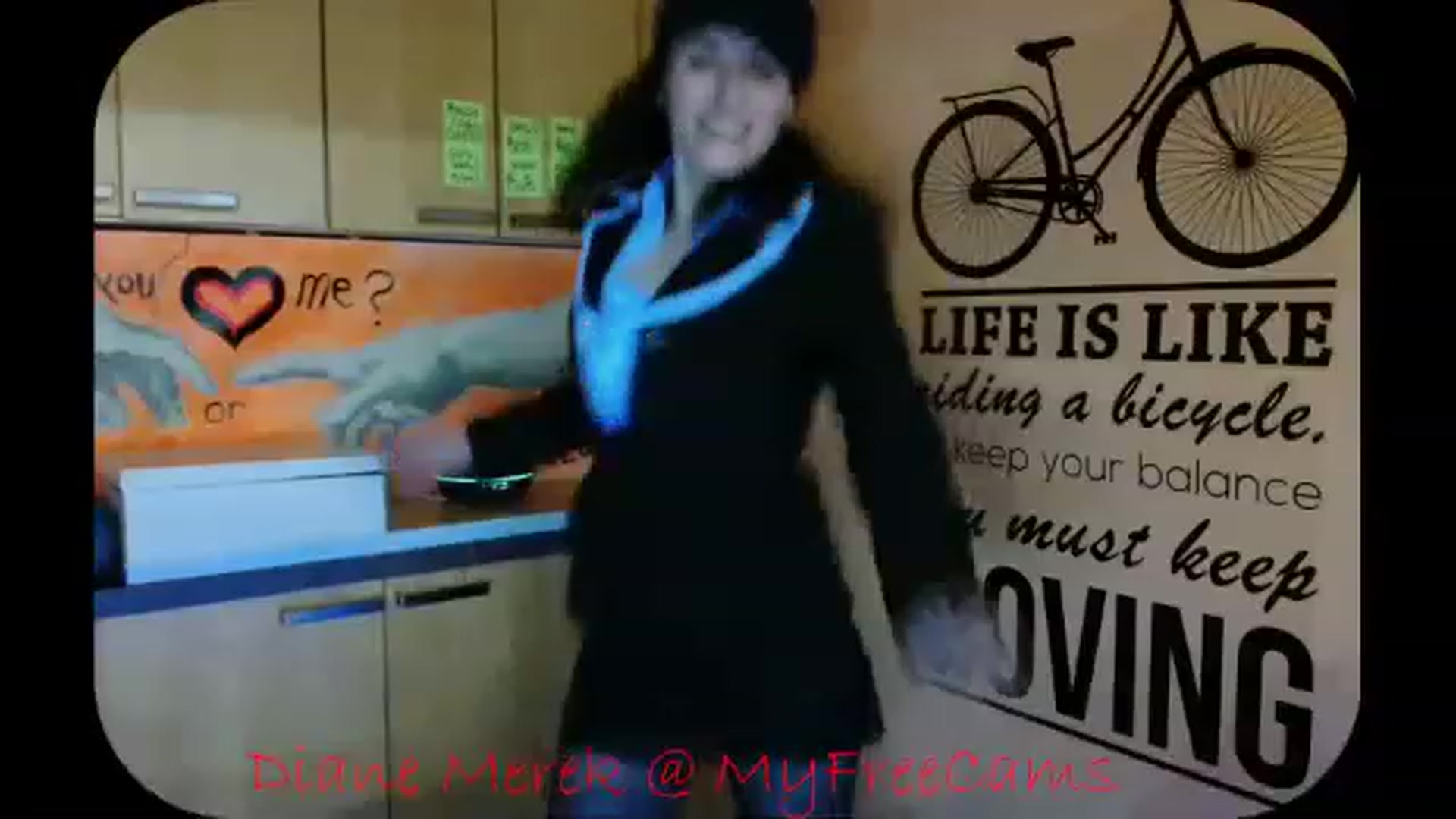 Gallery image thumbnail from DianneMerek's myfreecams stream on, 11/21/2022, 05:09 image 5 of 20