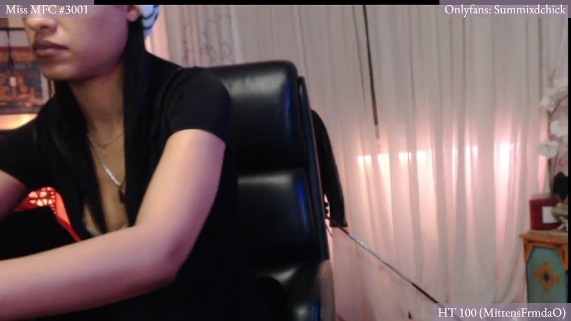 Gallery image thumbnail from DiazWhite's myfreecams stream on, 12/19/2022, 04:51 image 11 of 20