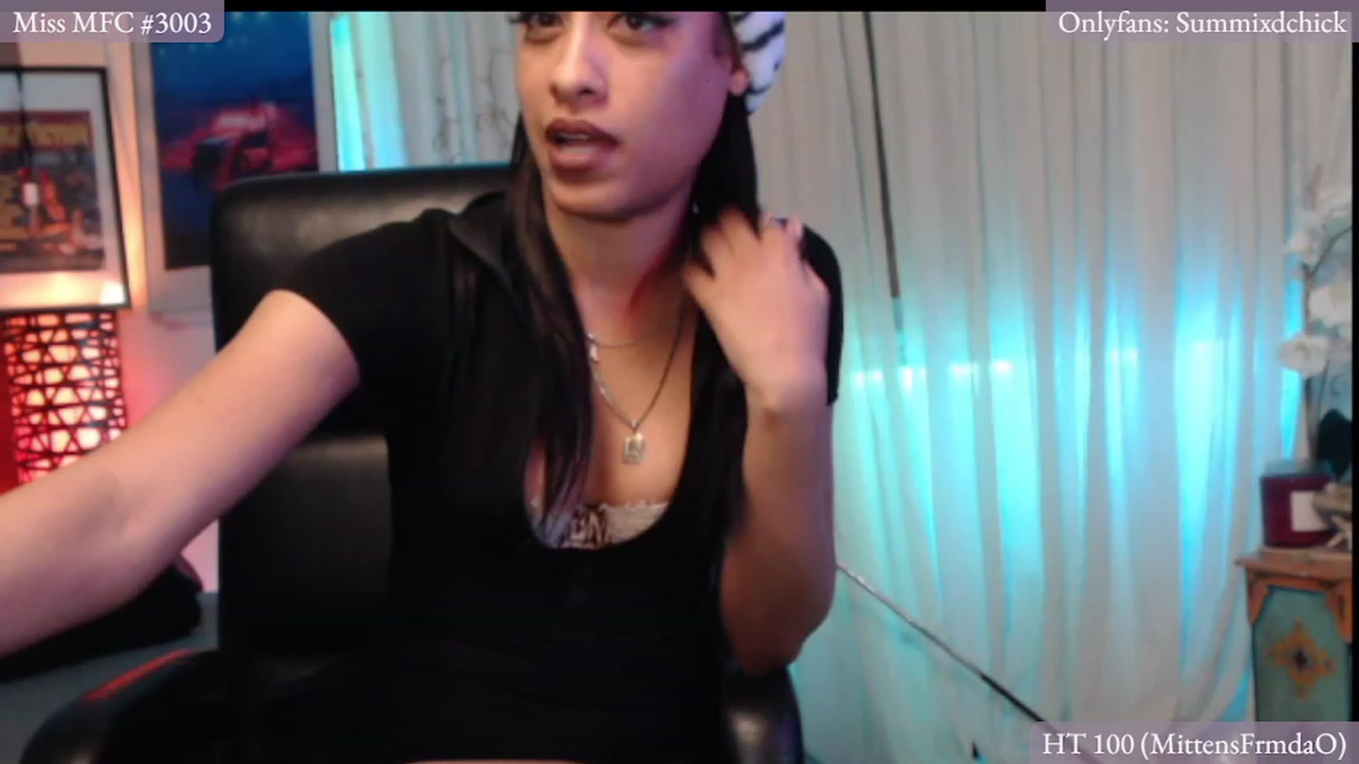 Gallery image thumbnail from DiazWhite's myfreecams stream on, 12/19/2022, 04:51 image 5 of 20