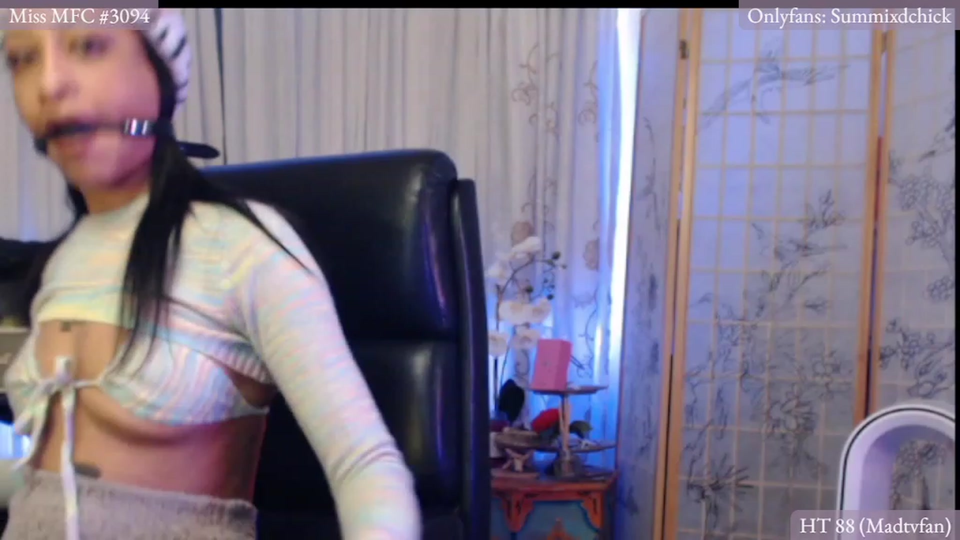 Gallery image thumbnail from DiazWhite's myfreecams stream on, 12/20/2022, 04:55 image 10 of 20