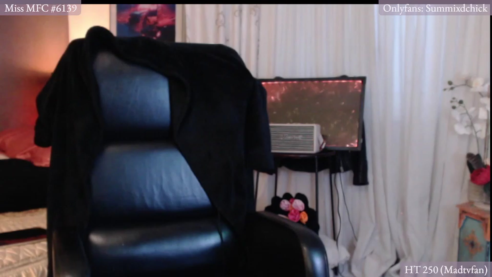 Gallery image thumbnail from DiazWhite's myfreecams stream on, 06/05/2023, 02:24 image 4 of 20
