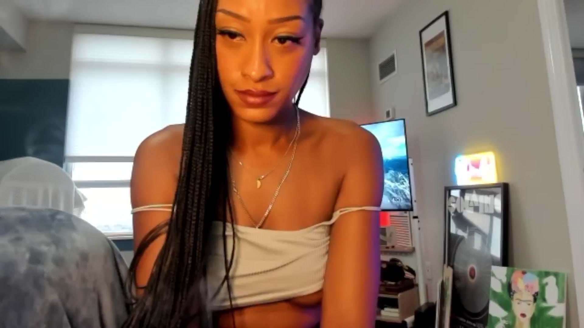 Gallery image thumbnail from DiazWhite's myfreecams stream on, 11/24/2025, 21:18 image 12 of 20