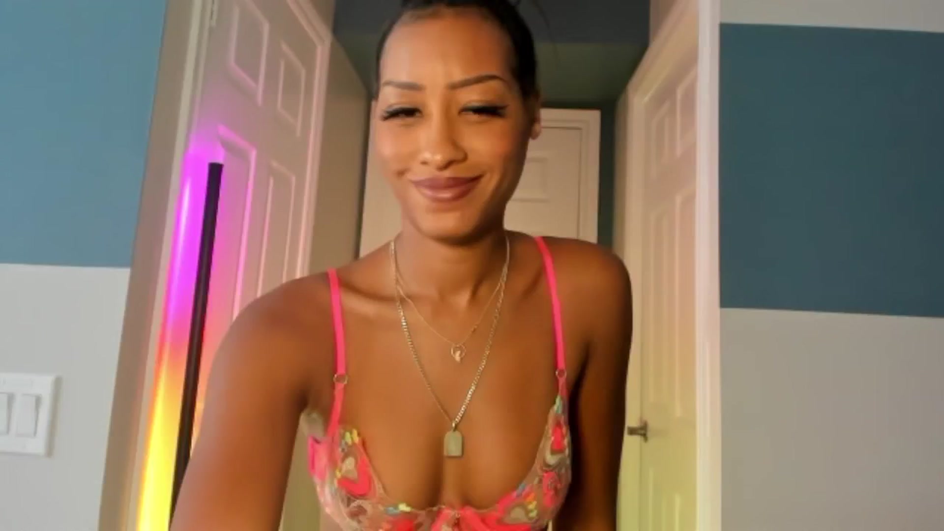 Gallery image thumbnail from DiazWhite's myfreecams stream on, 01/02/2026, 16:56 image 17 of 20