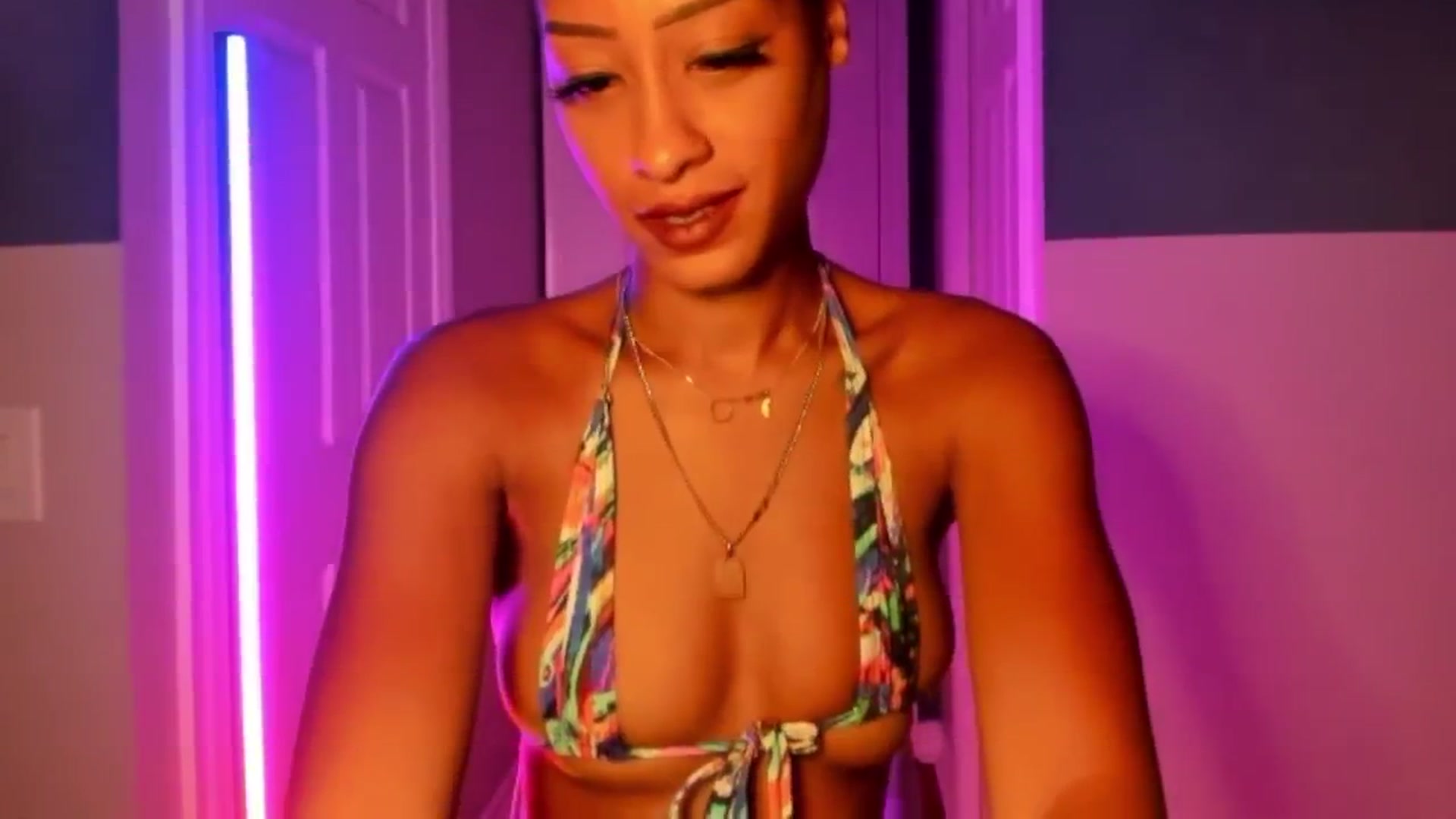 Gallery image thumbnail from DiazWhite's myfreecams stream on, 01/09/2026, 11:06 image 18 of 20