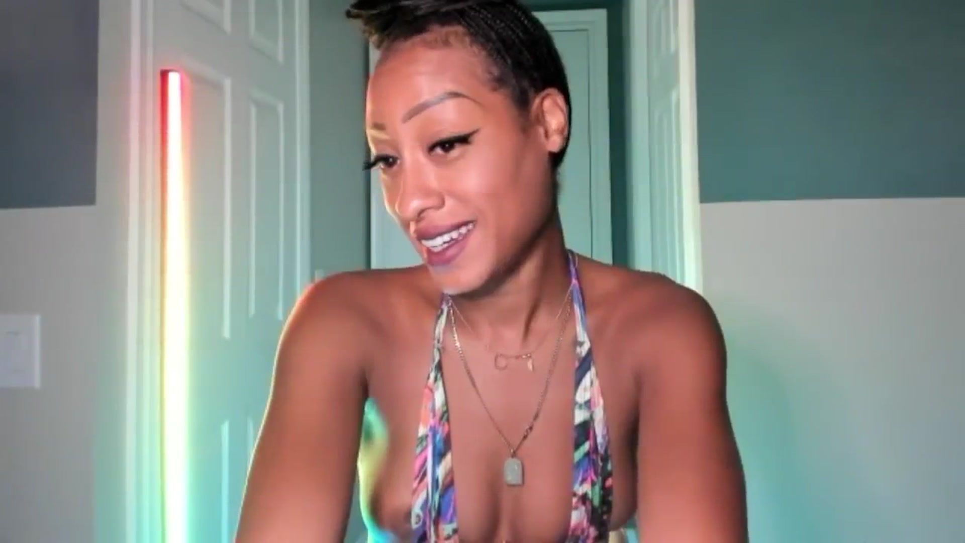 Gallery image thumbnail from DiazWhite's myfreecams stream on, 01/09/2026, 11:06 image 13 of 20