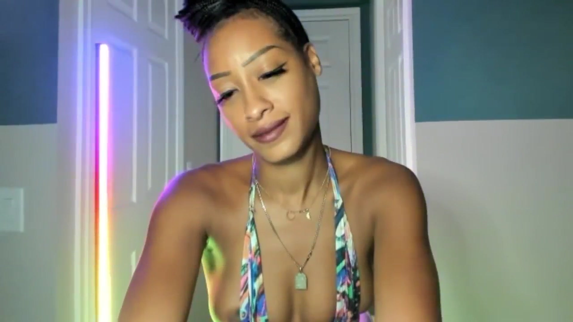 Gallery image thumbnail from DiazWhite's myfreecams stream on, 01/09/2026, 11:06 image 12 of 20