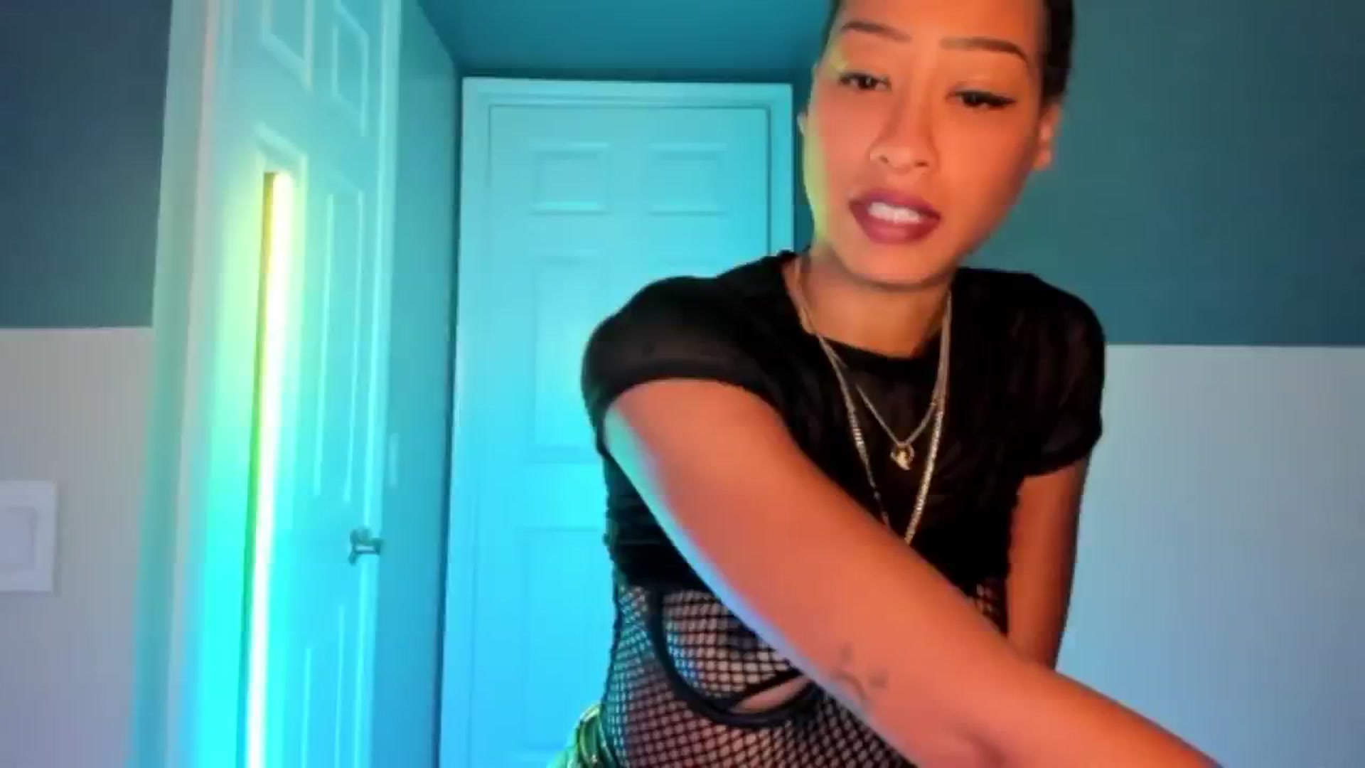 Gallery image thumbnail from DiazWhite's myfreecams stream on, 01/21/2026, 13:17 image 10 of 20