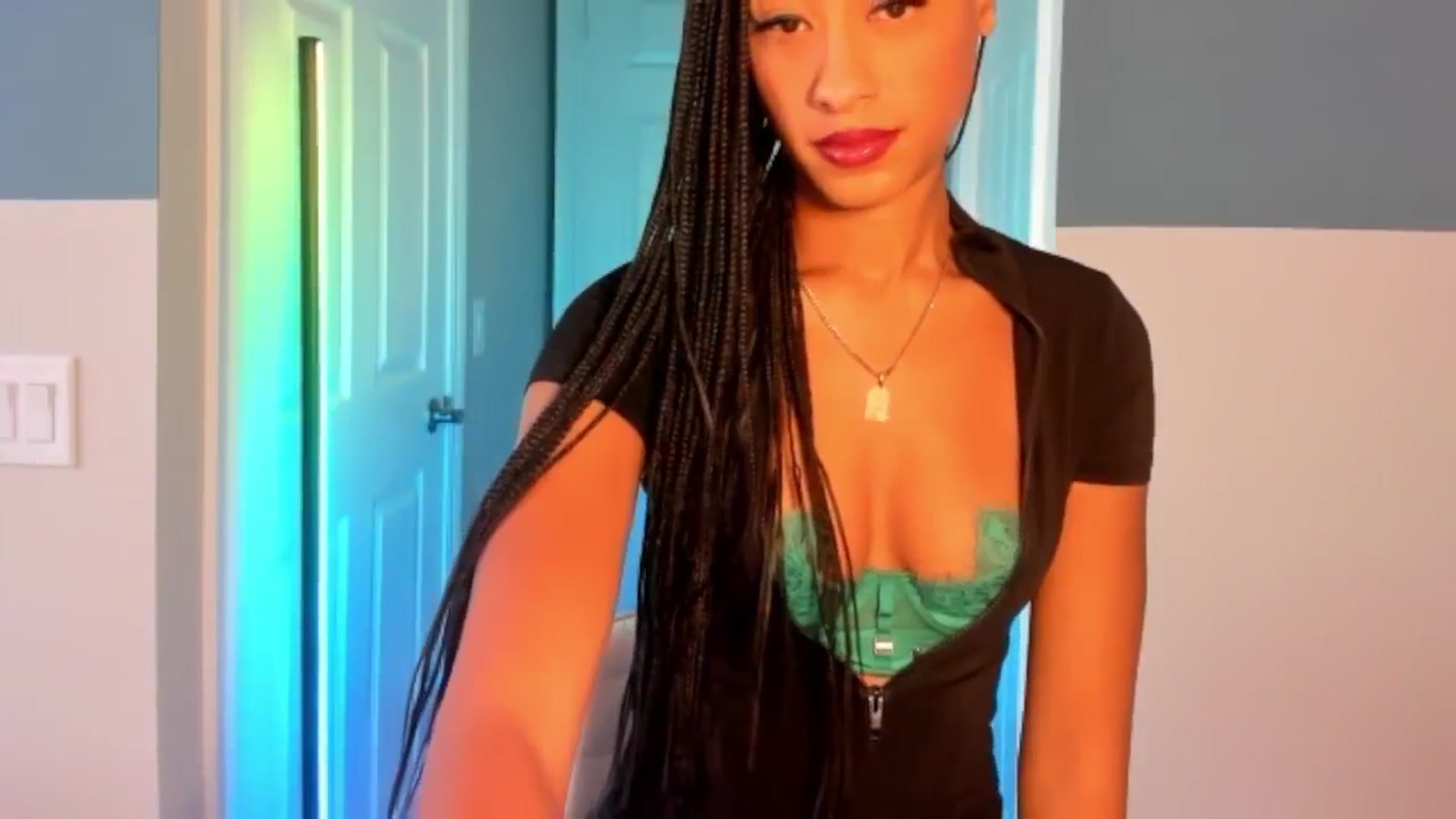 Gallery image thumbnail from DiazWhite's myfreecams stream on, 01/31/2026, 19:15 image 15 of 20