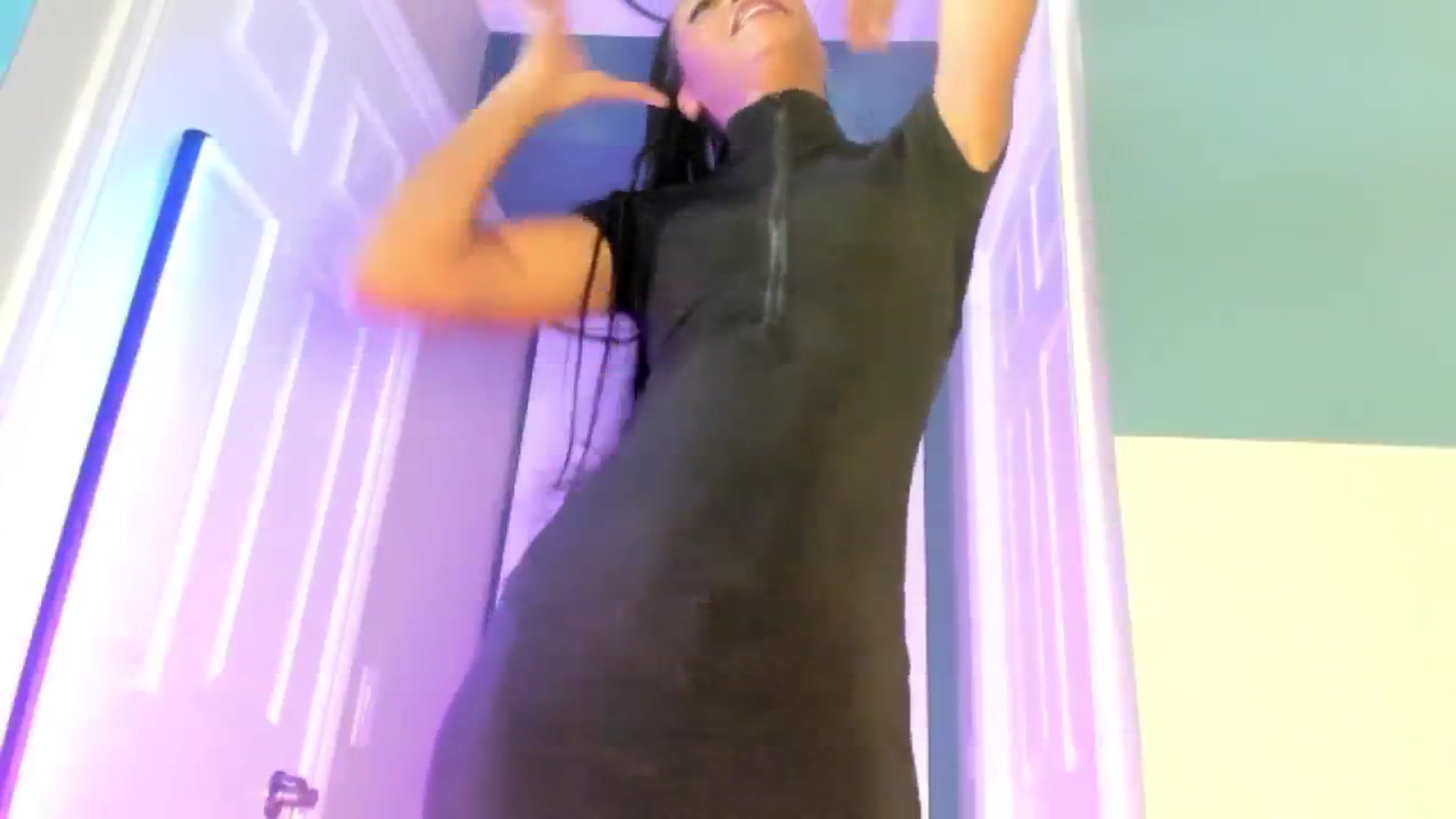 Gallery image thumbnail from DiazWhite's myfreecams stream on, 01/31/2026, 19:15 image 20 of 20